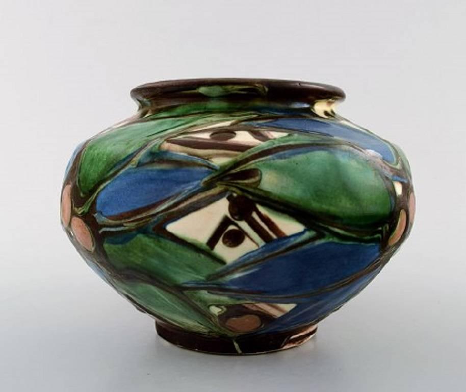 Kähler, Denmark, glazed stoneware vase, 1940s.
Stamped.
Measures: 14 cm. x 10 cm.
In perfect condition.