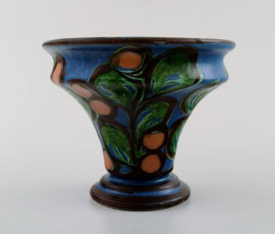 Kähler, Denmark, glazed stoneware vase, 1940s.
Stamped.
Measures: 12.5 cm. x 11 cm.
In perfect condition.