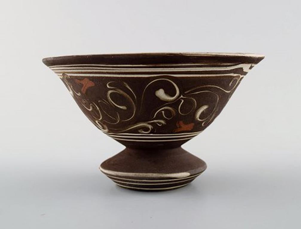 Kähler, Danimarca, vaso in gres smaltato dal design moderno. Rare Form.
Anni '30-'40. Tecnica del corno di mucca.
Timbrato.
Misure: 12 cm x 7,5 cm.
In perfette condizioni.