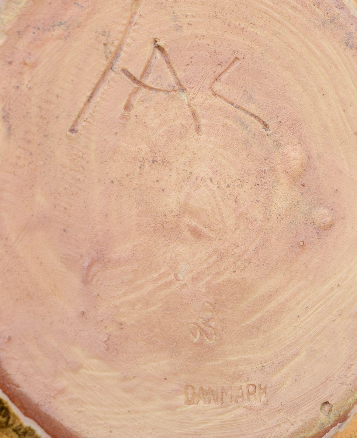 Céramique Kähler, Danemark. Plat en forme de cœur en céramique. Glace jaune uranium. en vente