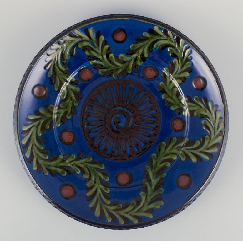 Danish Kähler, Denmark. Large ceramic dish decorated with foliage. Ca. 1930s For Sale