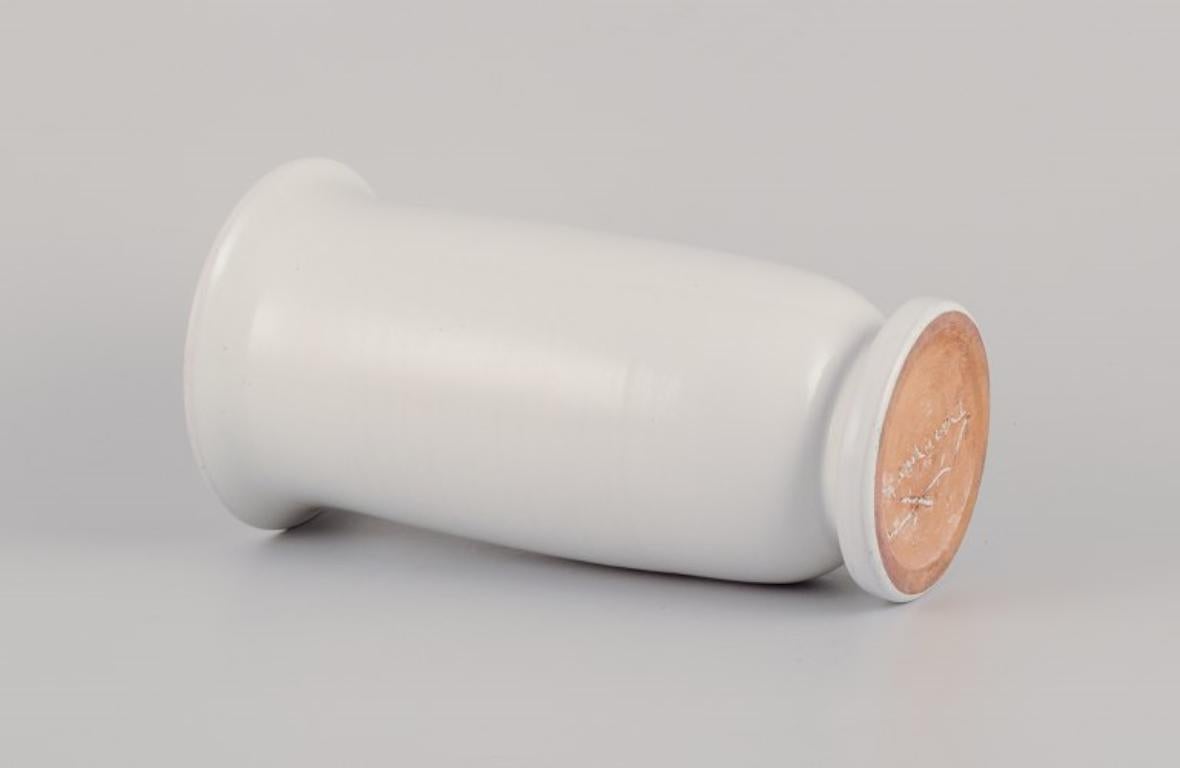 Smaltato Kähler, Danimarca. Vaso grande in ceramica. Whiting smaltato, forma classica. in vendita