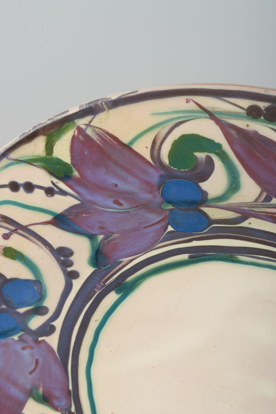 Kähler, Dänemark. Sehr große Keramikschale mit buntem Muster. (Dänisch) im Angebot