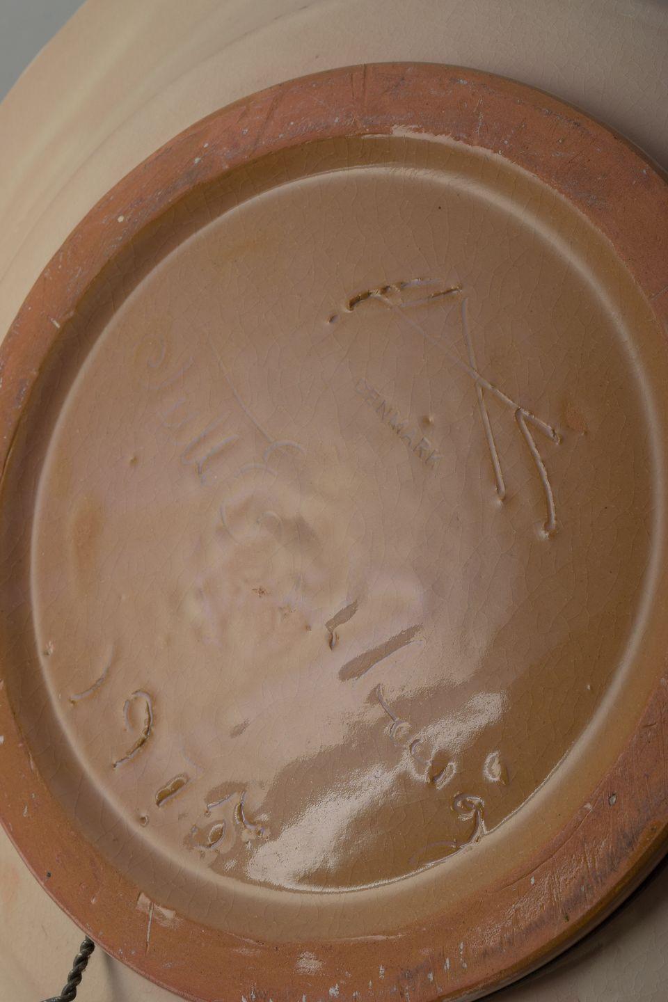 Kähler, Dänemark. Sehr große Keramikschale mit buntem Muster. (Glasiert) im Angebot