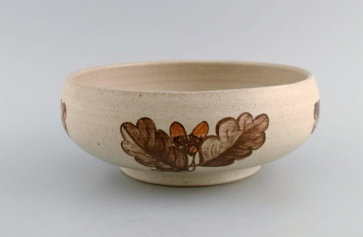 Kähler, HAK. Glazed ceramic bowl with hand-painted leaves and acorns. 1960s. In Excellent Condition For Sale In Copenhagen, DK