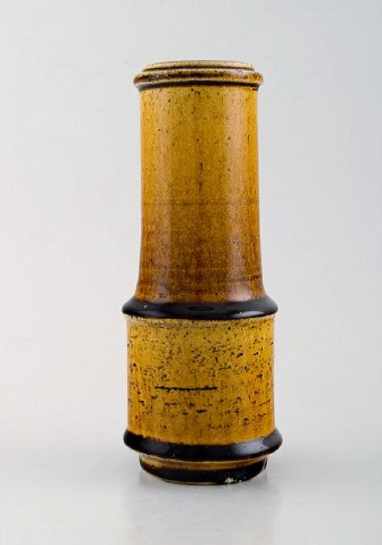 Kähler, HAK. Glazed ceramic vase in modern design, 1960s-1970s. Beautiful glaze in yellow shades.
Stamped.
Measures: 18 x 7.5 cm.
In good condition.