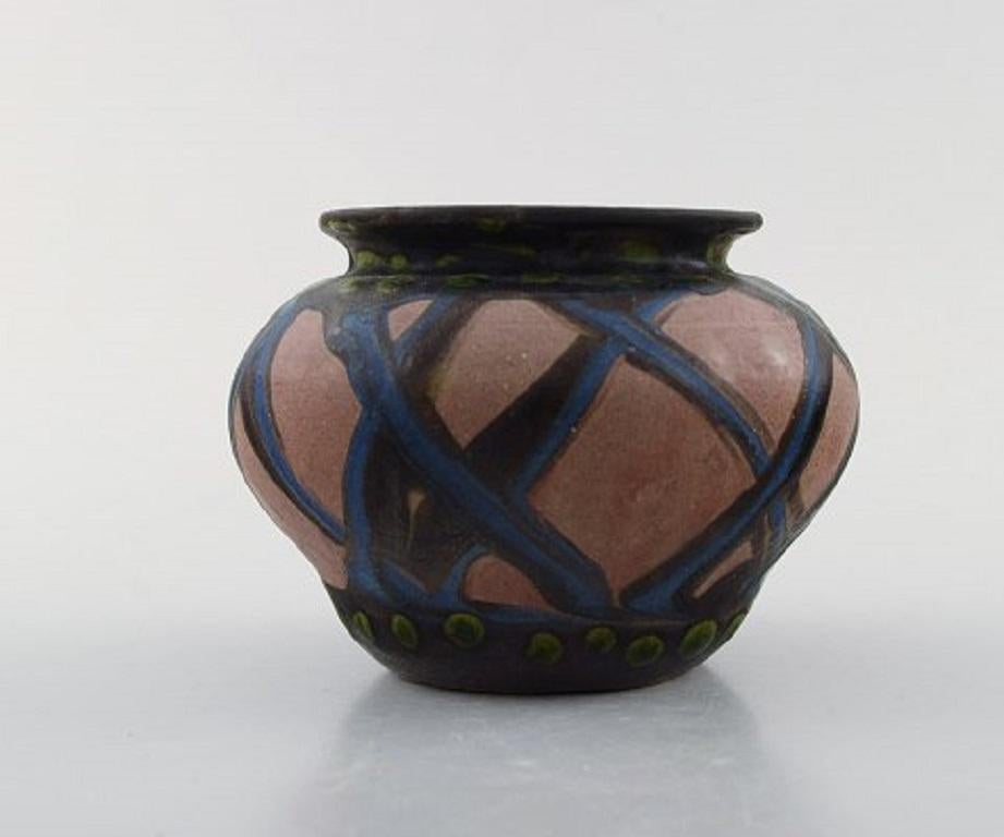 Kähler, HAK, glazed stoneware vase in modern design, 1930s-1940s
Stamped.
Measures: 12 x 8.5 cm.
In very good condition.
 