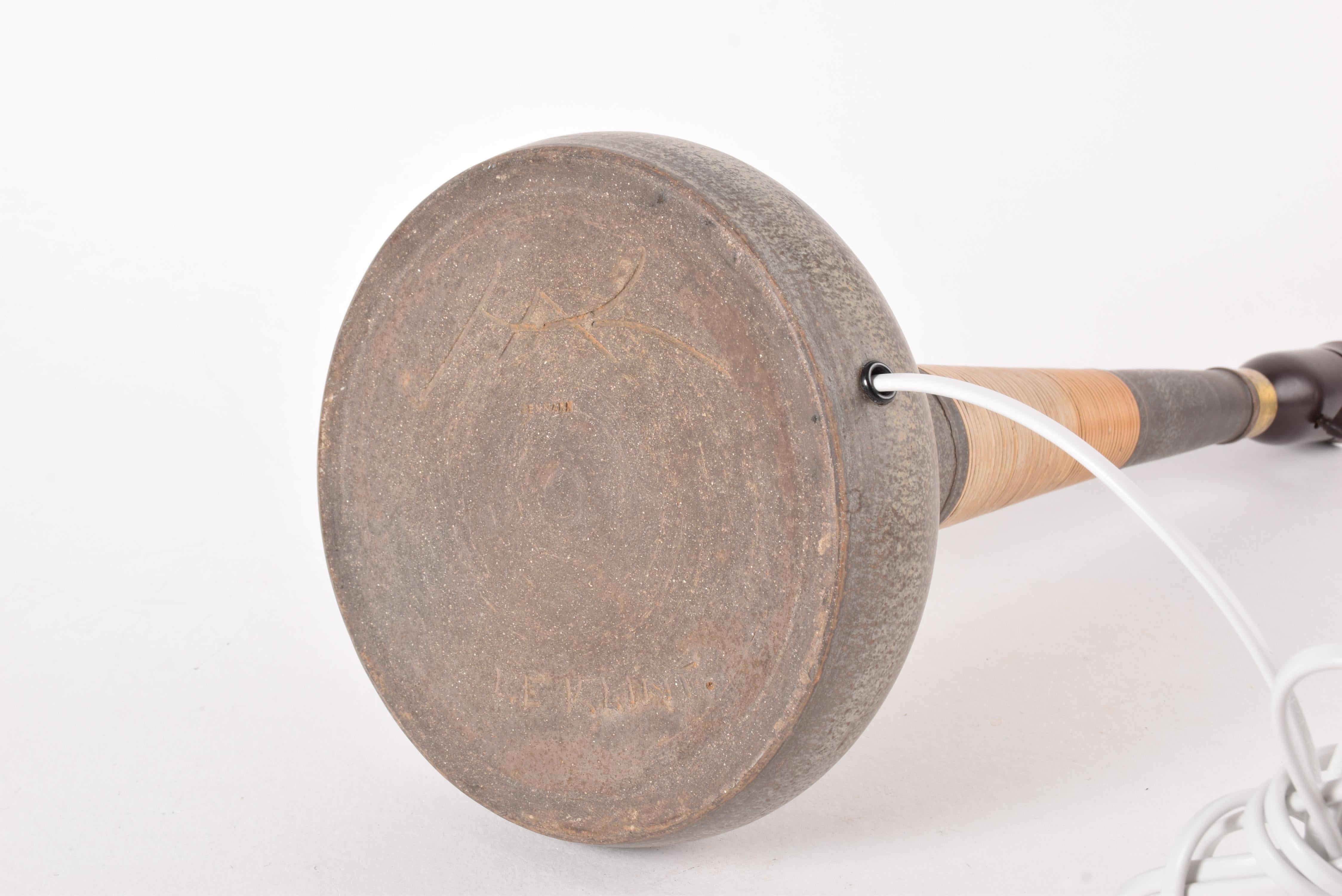 Lampada da tavolo alta Kähler HAK Le Klint Marrone con canna e ottone Ceramica danese anni '60 in vendita 4