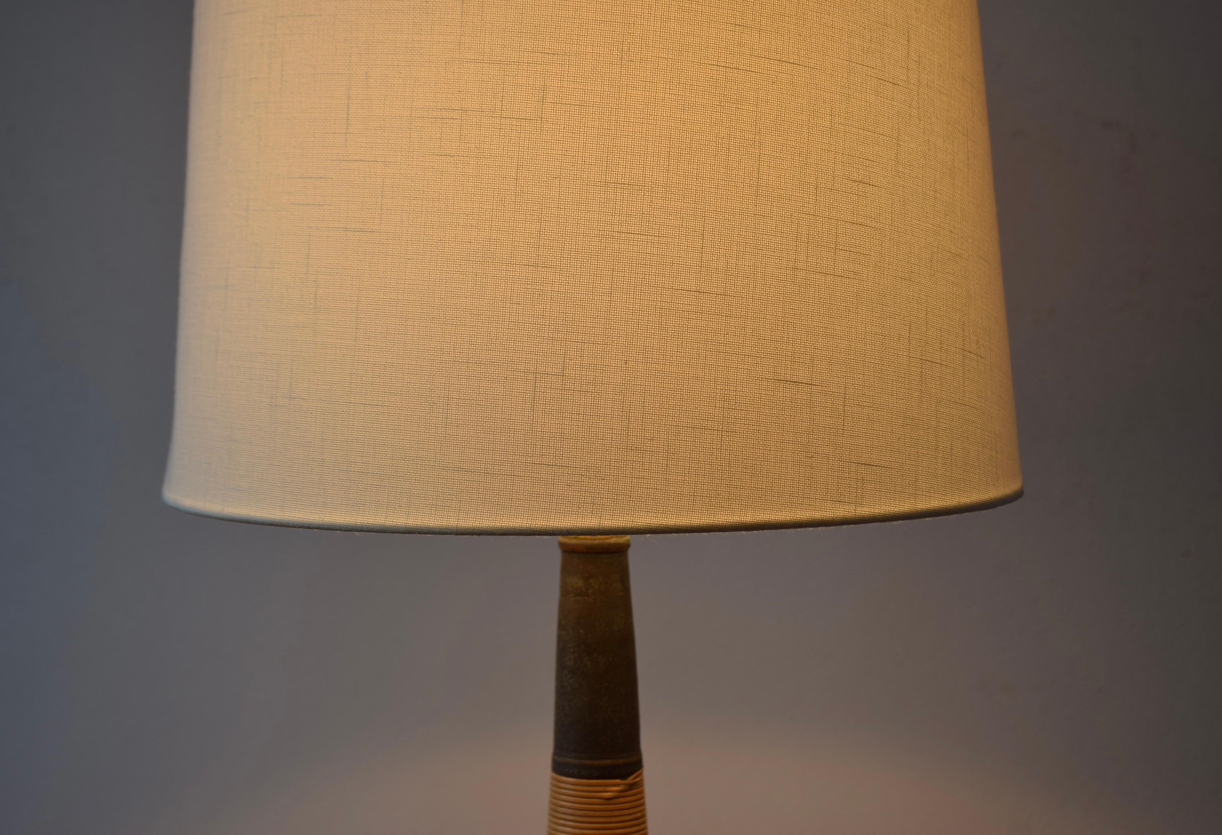 Lampada da tavolo alta Kähler HAK Le Klint Marrone con canna e ottone Ceramica danese anni '60 in vendita 6