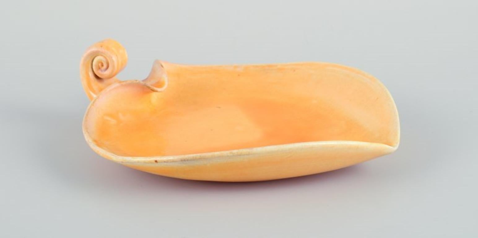 Glazed Kähler, heart-shaped ceramic dish. Uranium glaze. 1930s/1940s. For Sale