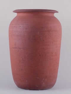 Kähler, large floor vase in unglazed red clay. Mid-20th C.