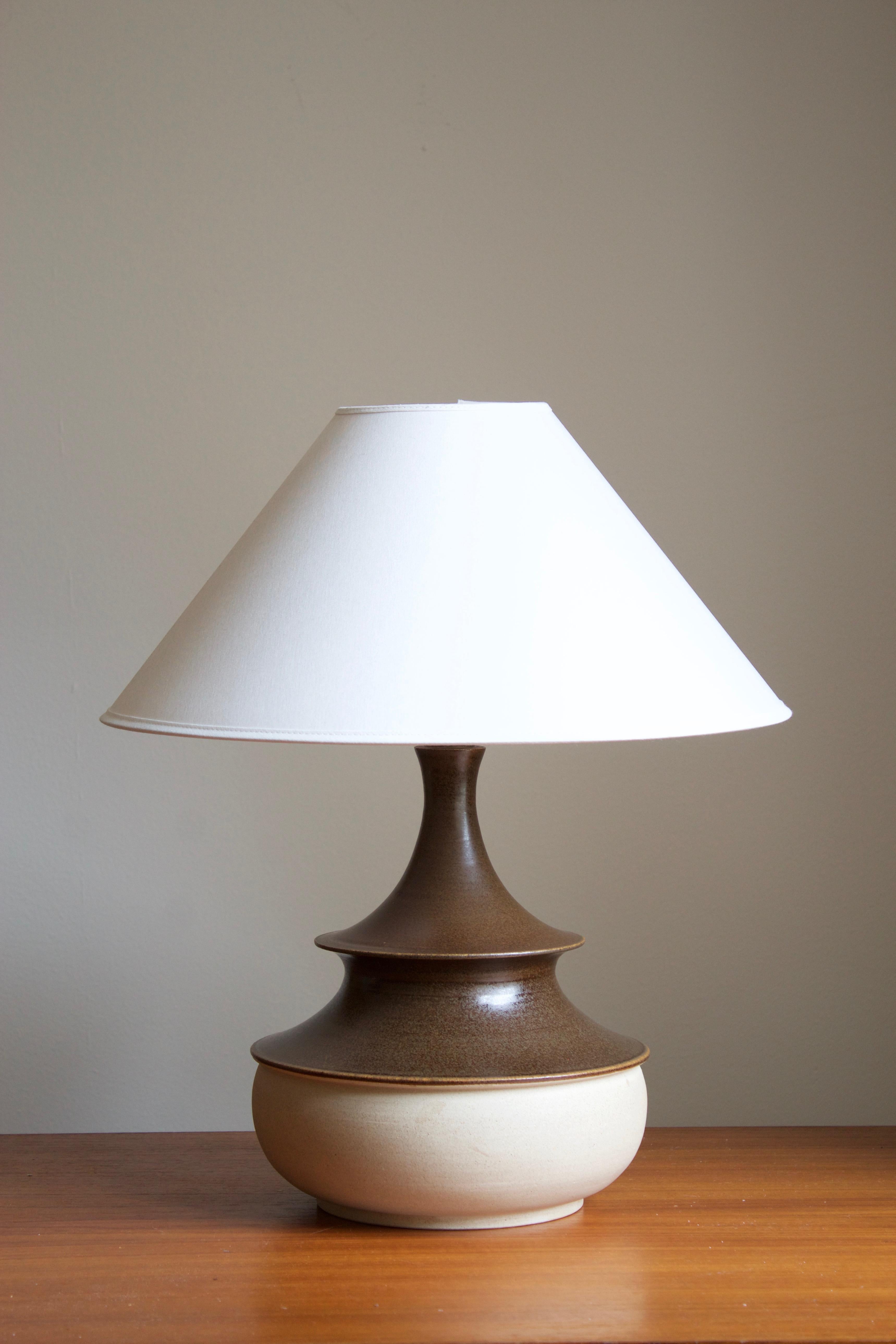 A large table lamp, designed and produced by Kähler, Denmark, c. 1940s-1950s. Marked.

Stated dimensions exclude lampshade. Height includes socket. Lampshade is not included in the purchase.

Glaze features brown-white colors.