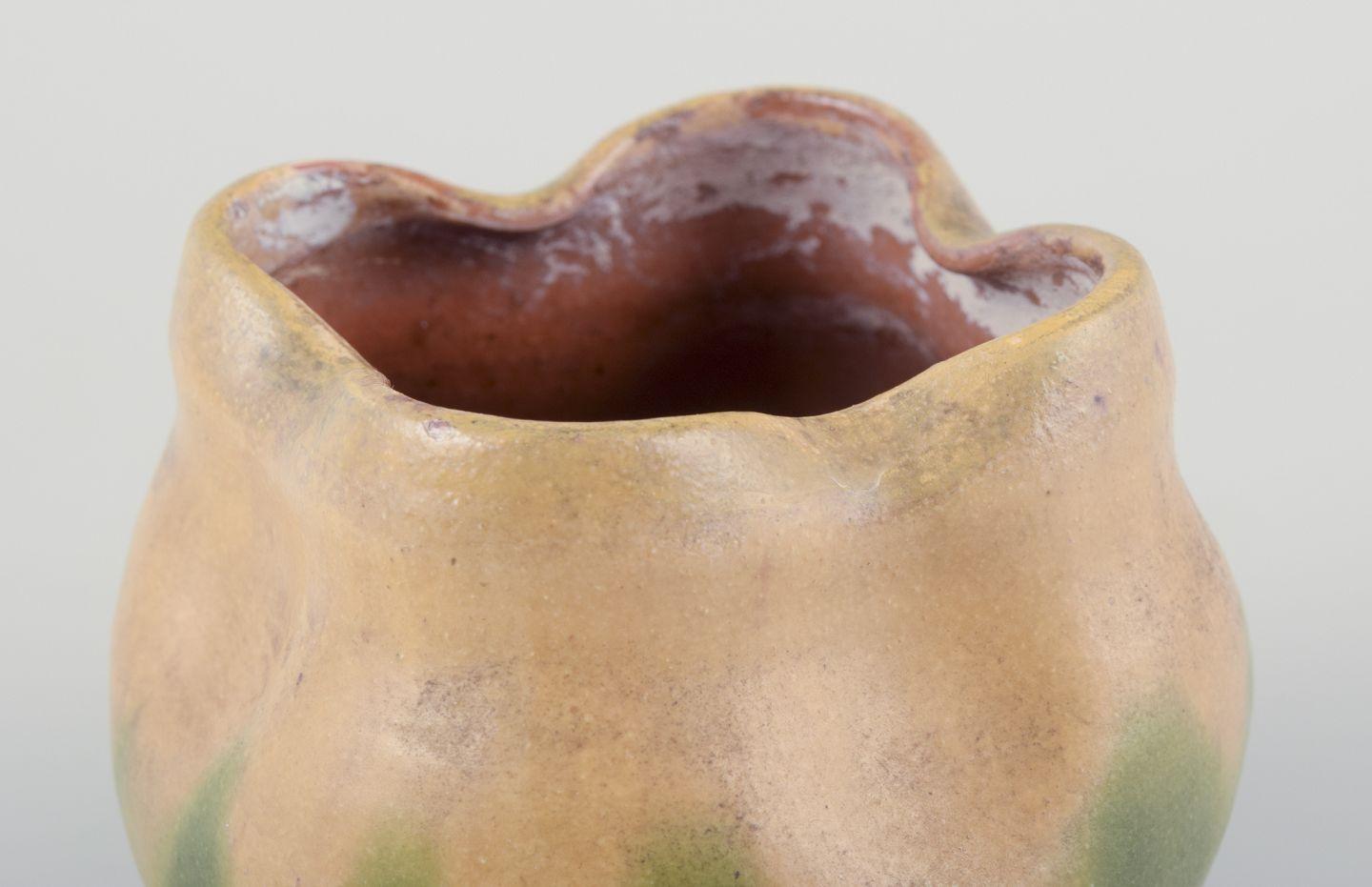 Glazed Kähler, small ceramic plant pot. Art Nouveau style. Approx. 1910s. For Sale