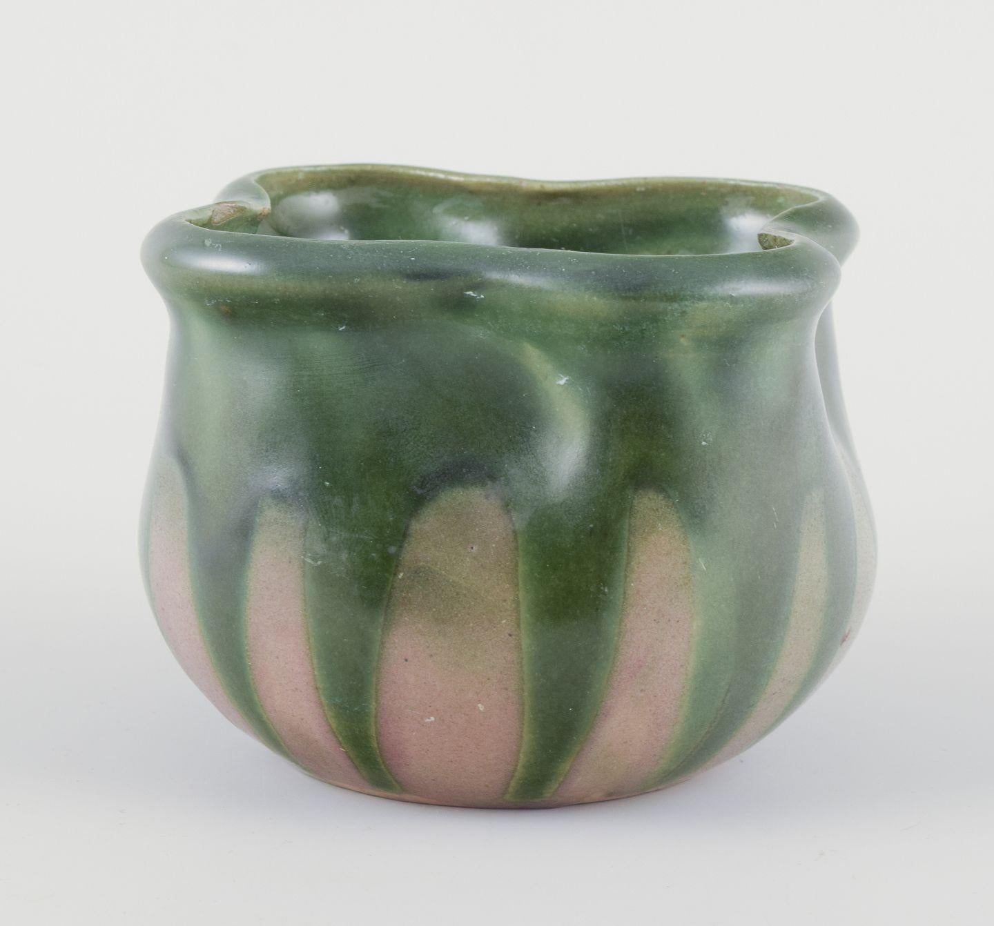 Danois Kähler, petit pot à plantes en céramique. Style Art nouveau. Vers les années 1910. en vente
