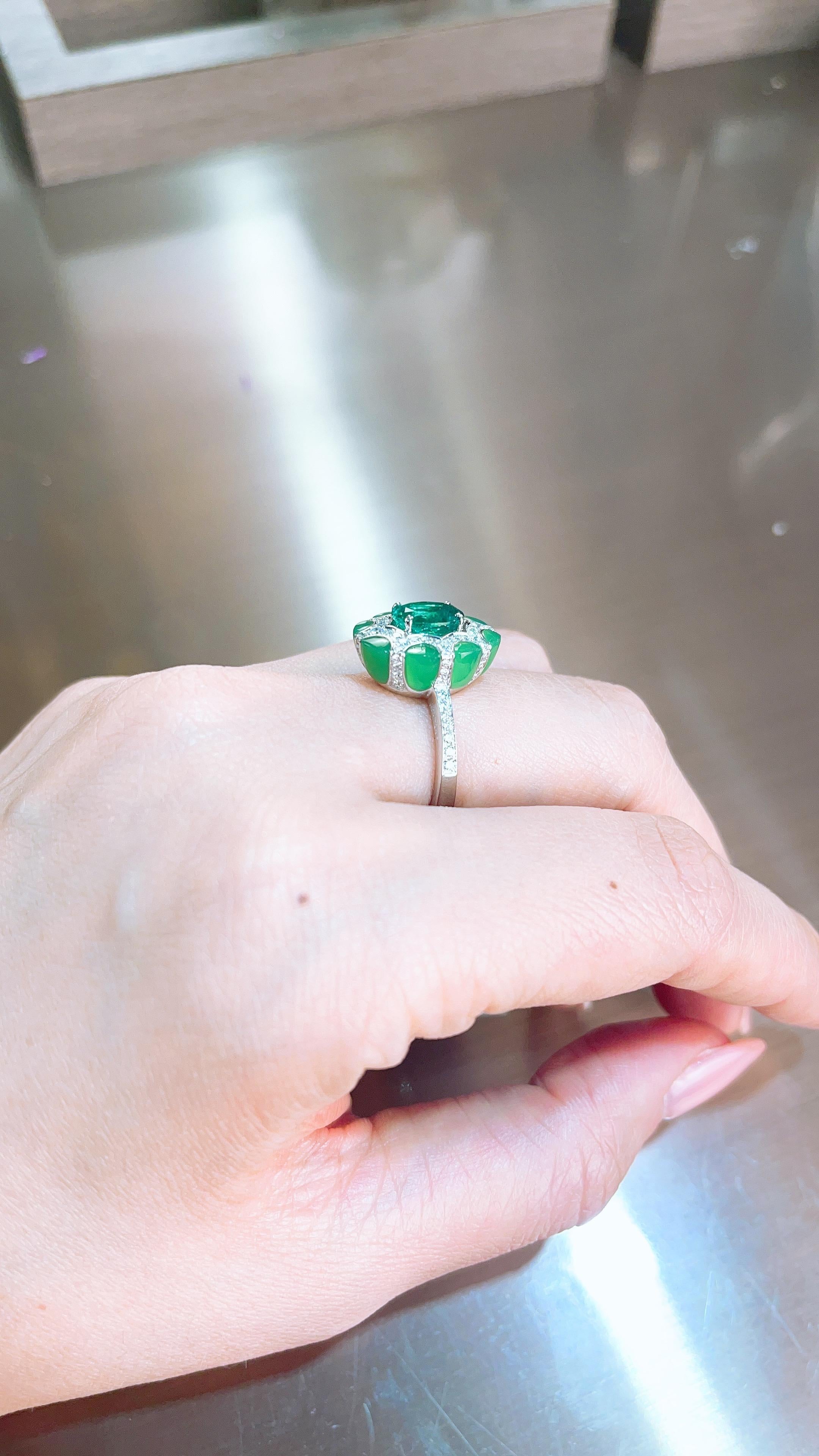 GIA 1.11 Carat Colombian Green Emerald 18K Karat White Gold Cocktail Ring For Sale 1