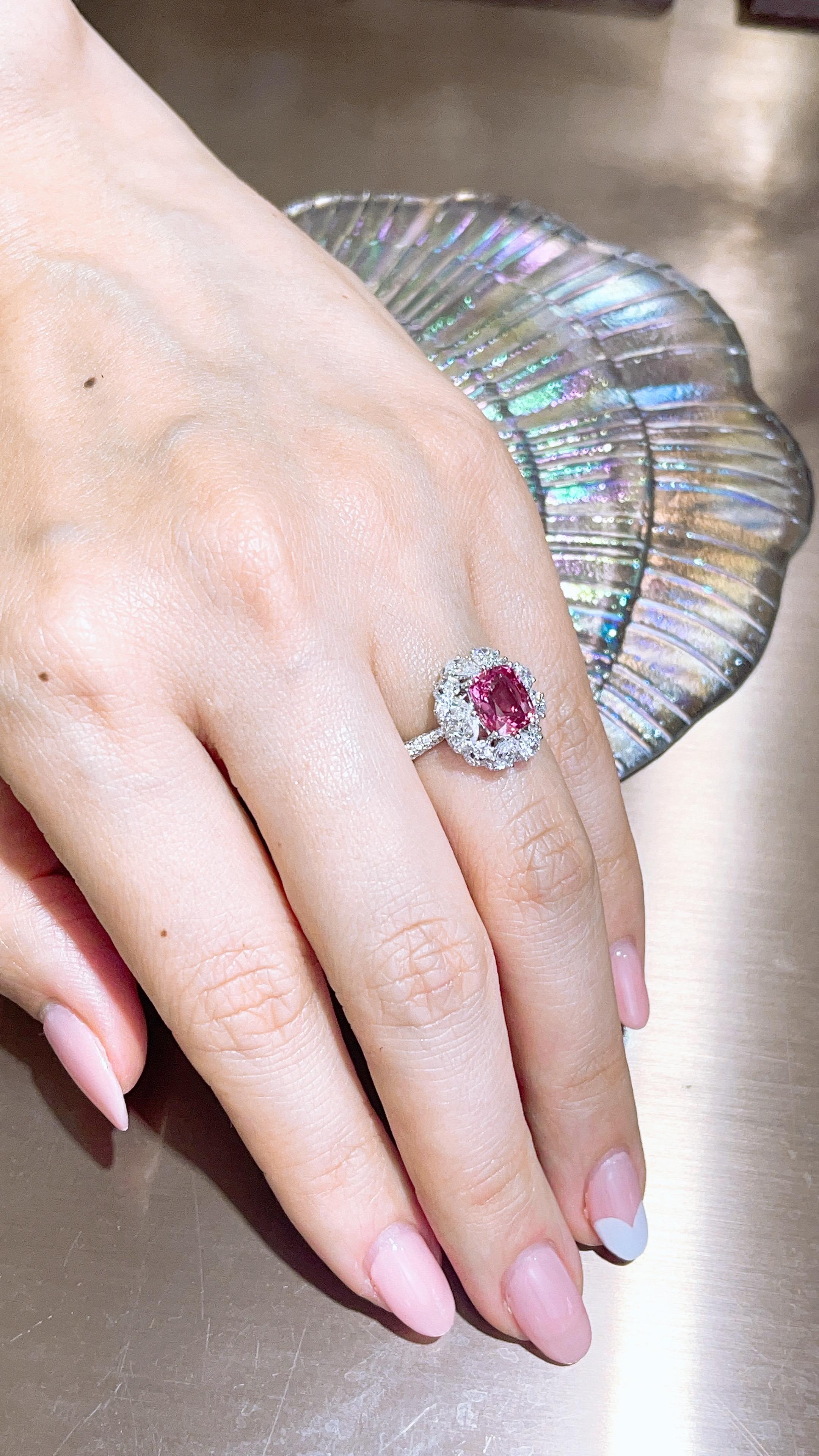 Kahn 2.06 Carat Unheat Pink Sapphire 18k White Gold Ring In New Condition In Tsim Sha Tsui, HK