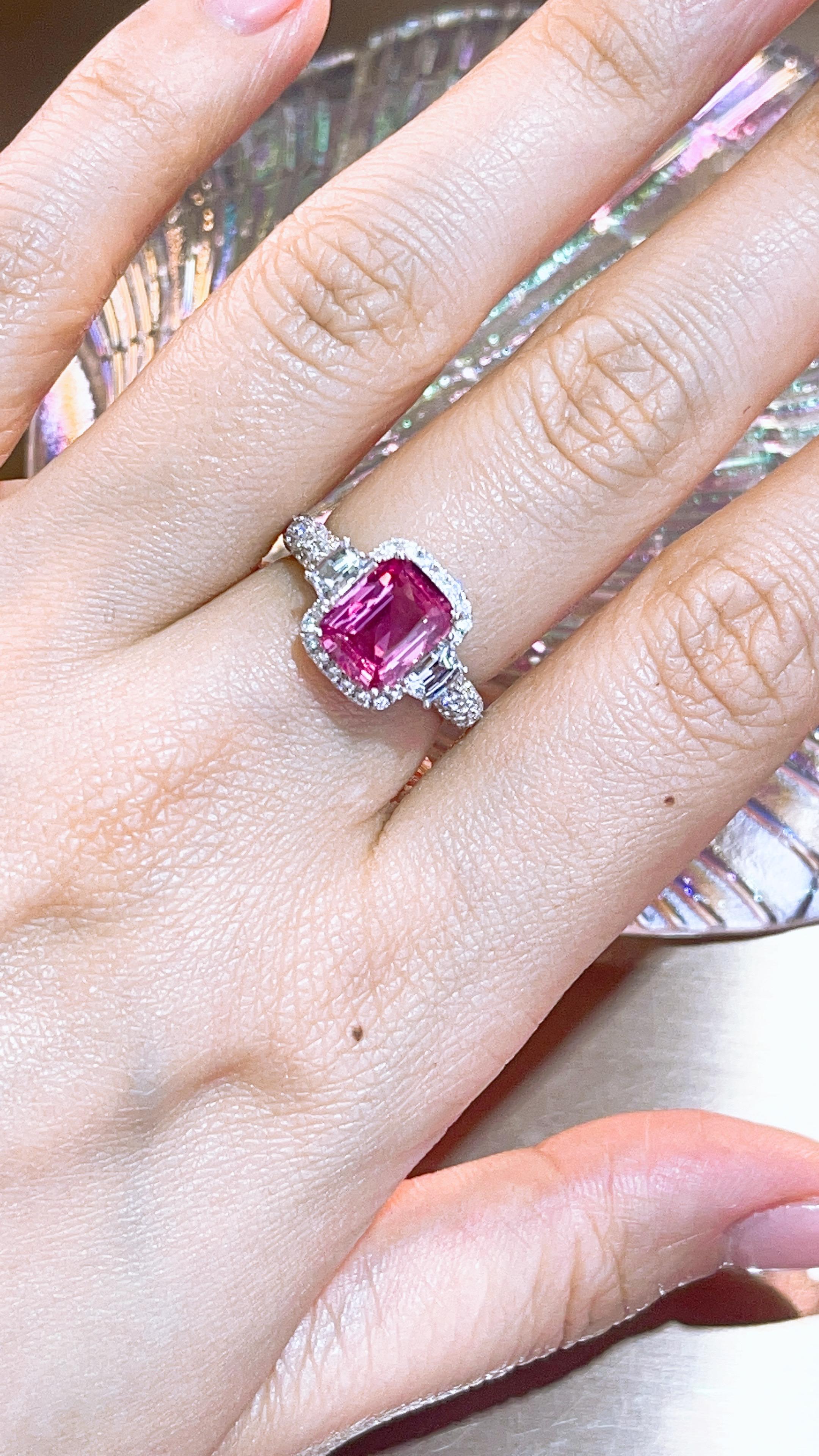 GIA 2.64 Carat Purple- Pink Sapphire 18 Karat White Gold Engagement Ring For Sale 2