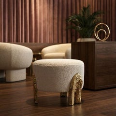Kahy Stool – Elegant Stool with Organic Form and Brass Finish