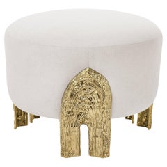 Kahy Stool - Organic Design with Elegant Brass Details for Bedroom & Living Room (Tabouret au design organique et aux détails en laiton élégants pour la chambre à coucher et le salon)