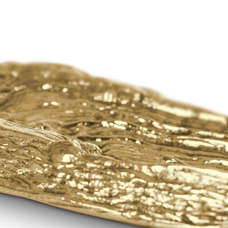 Portoghese Vassoio Kahy - Elegante servizio di piatti in ottone lucido con design di ispirazione organica in vendita