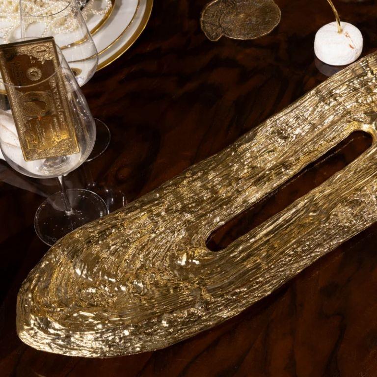 Vassoio Kahy - Elegante servizio di piatti in ottone lucido con design di ispirazione organica In condizioni Nuovo in vendita a Porto, PT