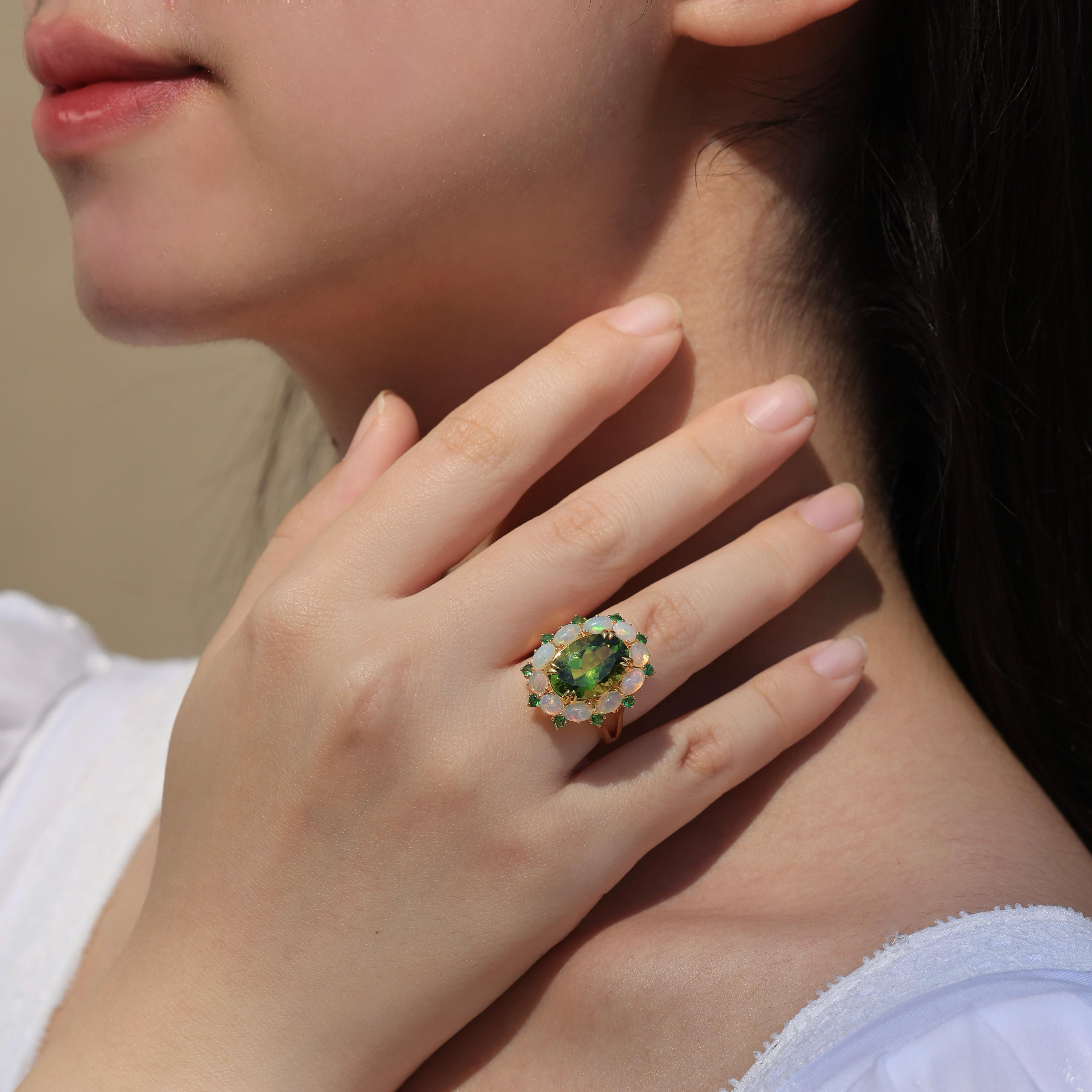 Kai 9,15ctw Grüner Peridot Opal Tsavorit Cluster Cocktail Ring (Moderne) im Angebot