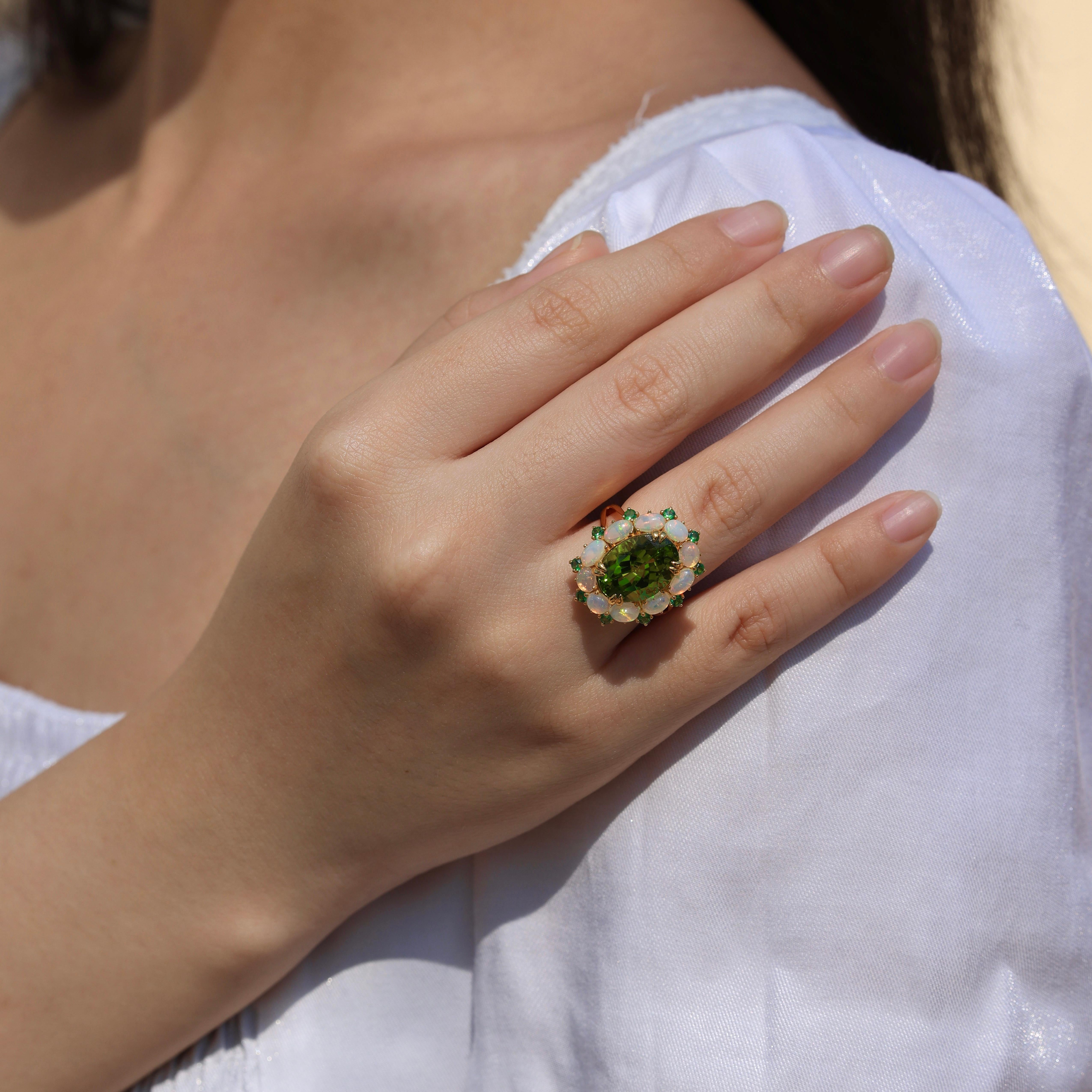 Kai 9,15ctw Grüner Peridot Opal Tsavorit Cluster Cocktail Ring im Angebot 2