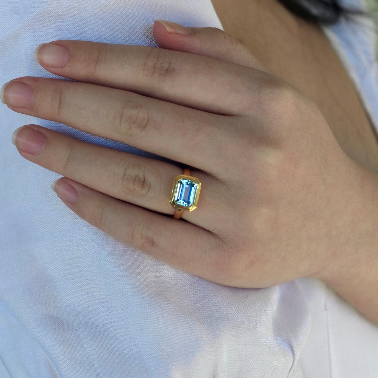 Kai Bella East-West 2.2 ctw Emerald-Cut Aquamarine Ring In New Condition For Sale In Rowland Heights, CA