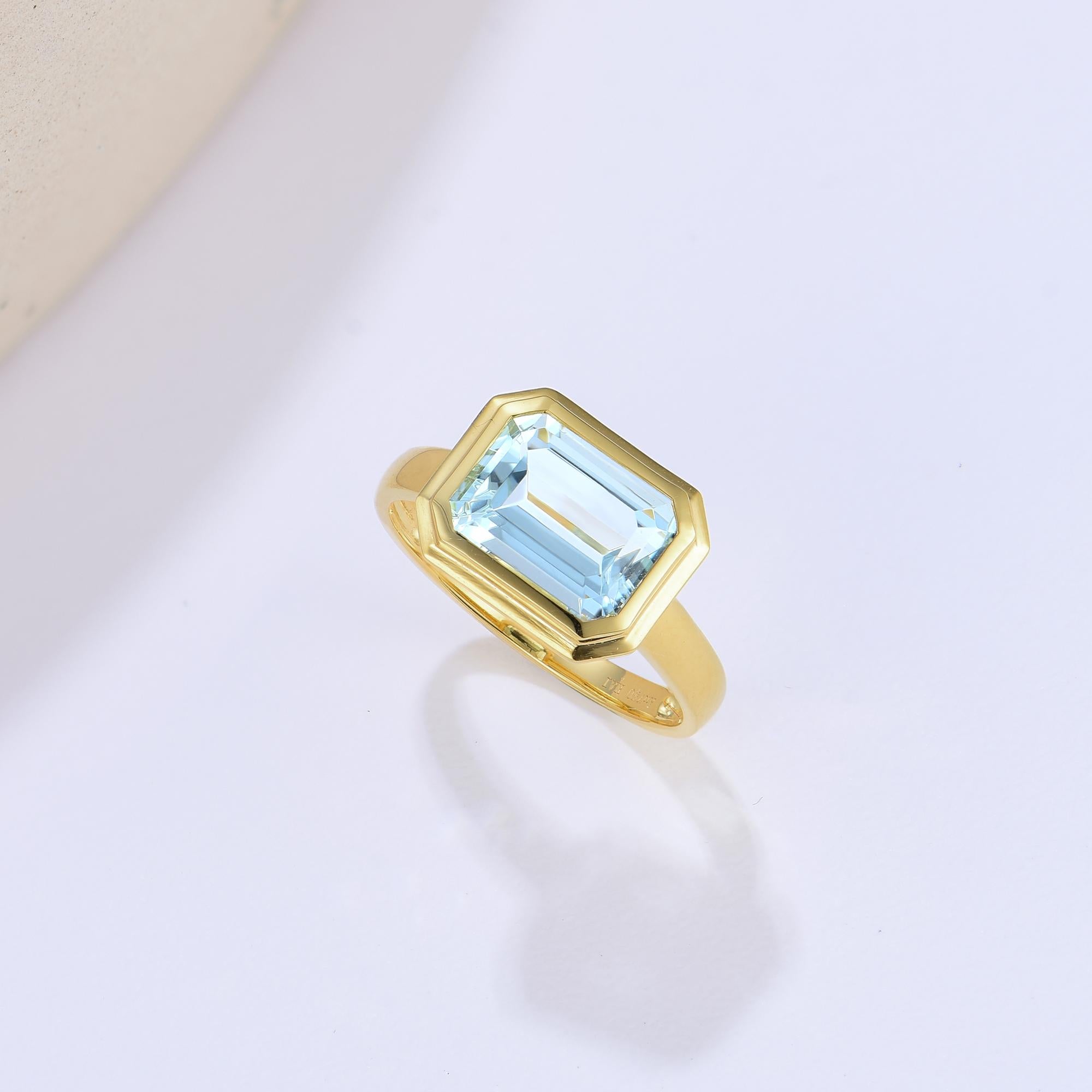 Kai Bella East-West 2.2 ctw Emerald-Cut Aquamarine Ring For Sale 1