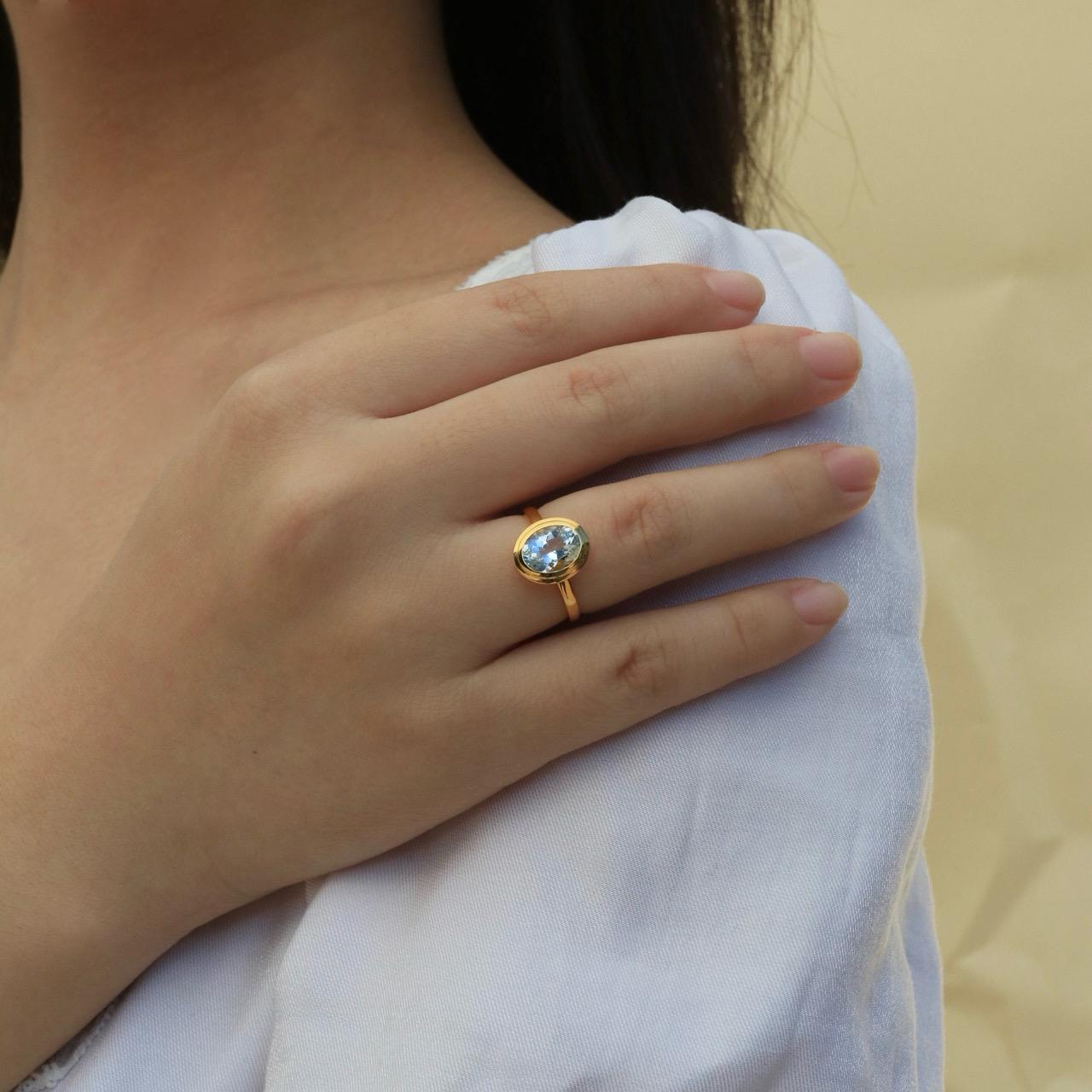 Modern Kai Bella Oval Aquamarine Ring For Sale