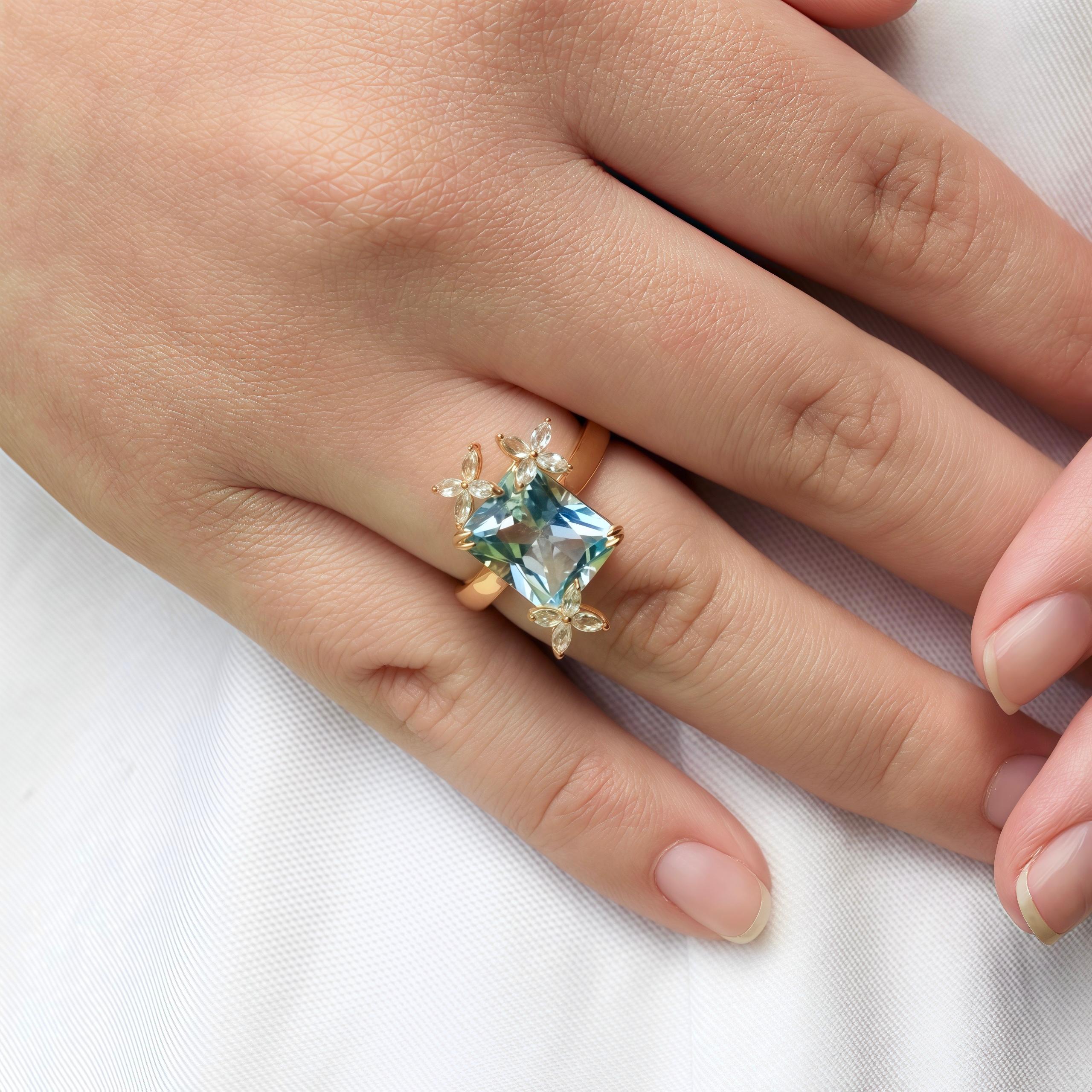 Taille radiant Bague cocktail Kai, topaze bleue, saphir et papillon en vente