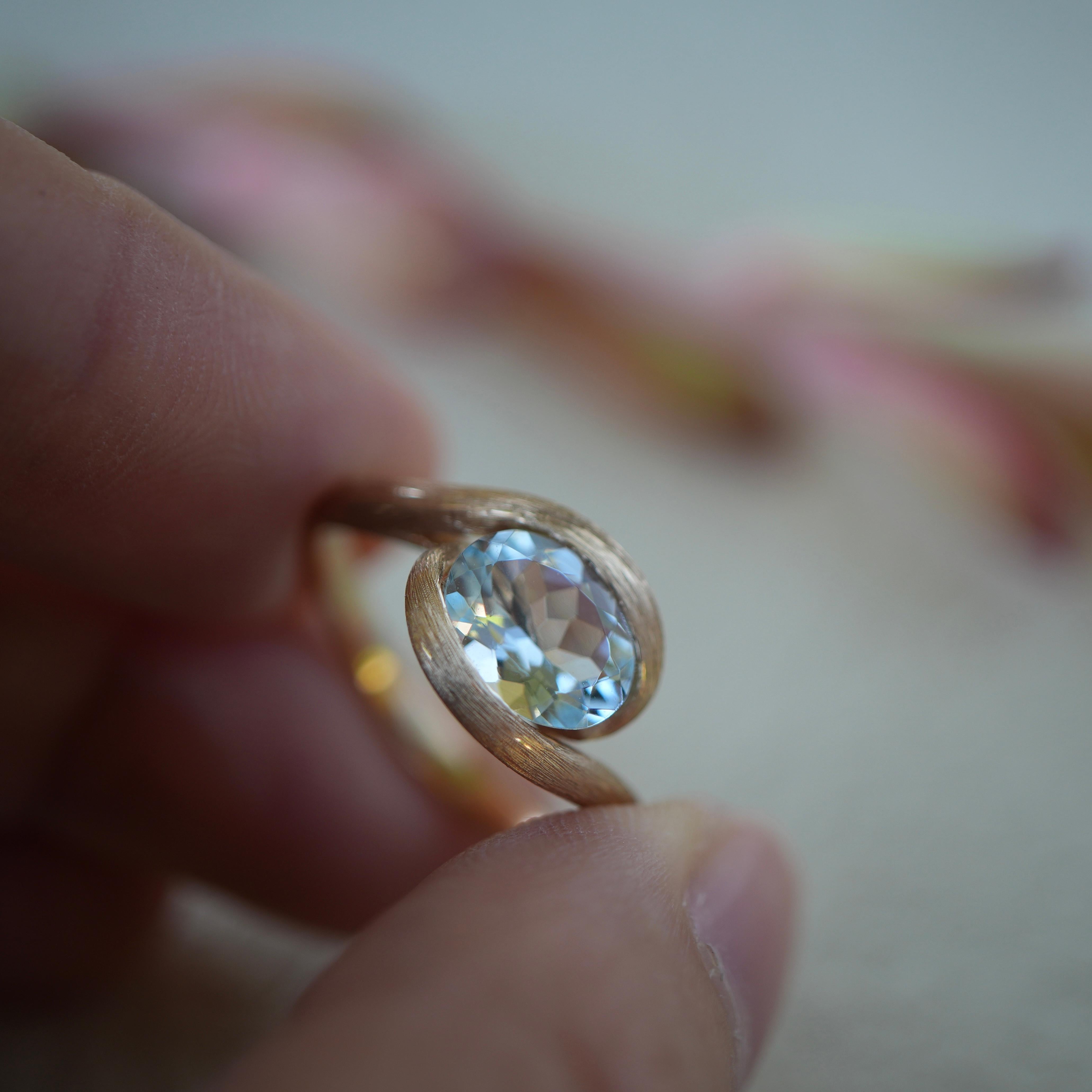 Bague Kai Eternal Wave aigue-marine ovale est-ouest Neuf - En vente à Rowland Heights, CA