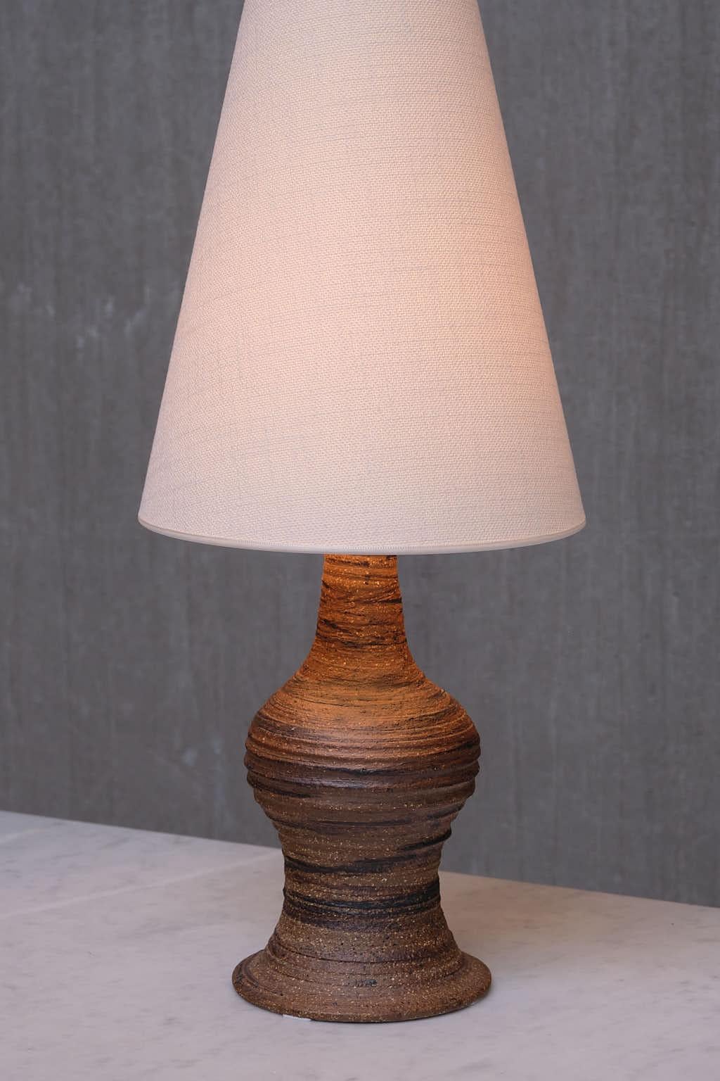 Lampe de table en faïence texturée Brown, Tungelsta, Suède, années 1960 en vente 5