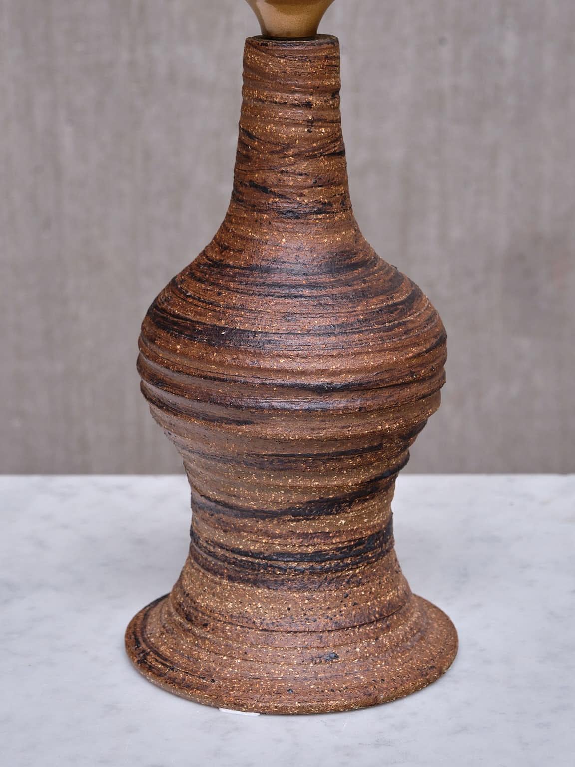 Lampe de table en faïence texturée Brown, Tungelsta, Suède, années 1960 en vente 1