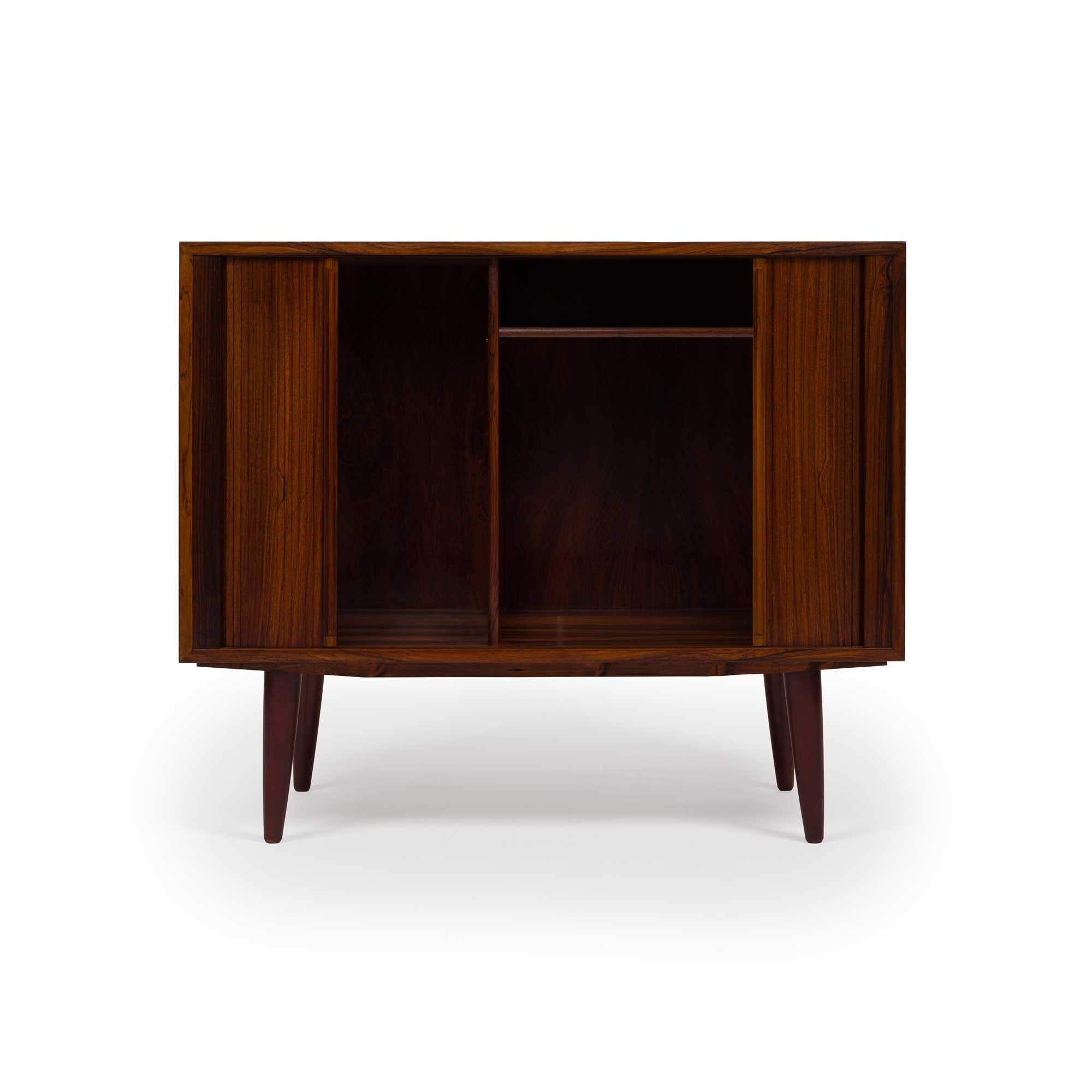Mid-Century Modern Kai Kristensen Rosewood Tambour Door Cabinet Sideboard / Media Cabinet en vente