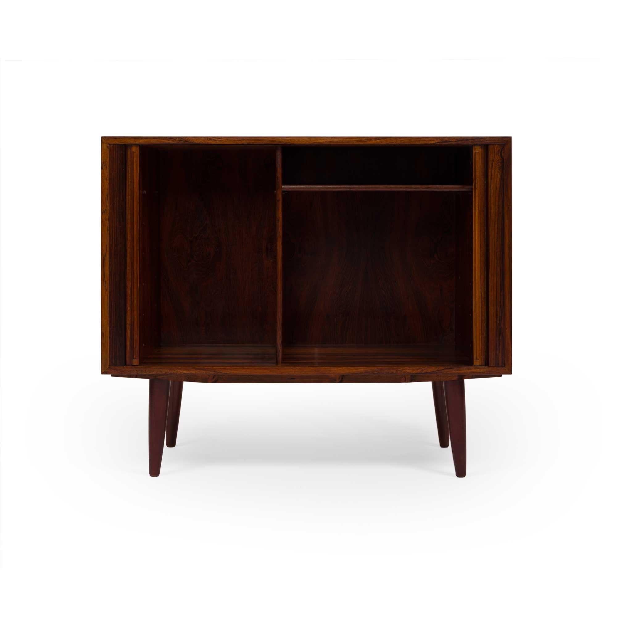 Danois Kai Kristensen Rosewood Tambour Door Cabinet Sideboard / Media Cabinet en vente
