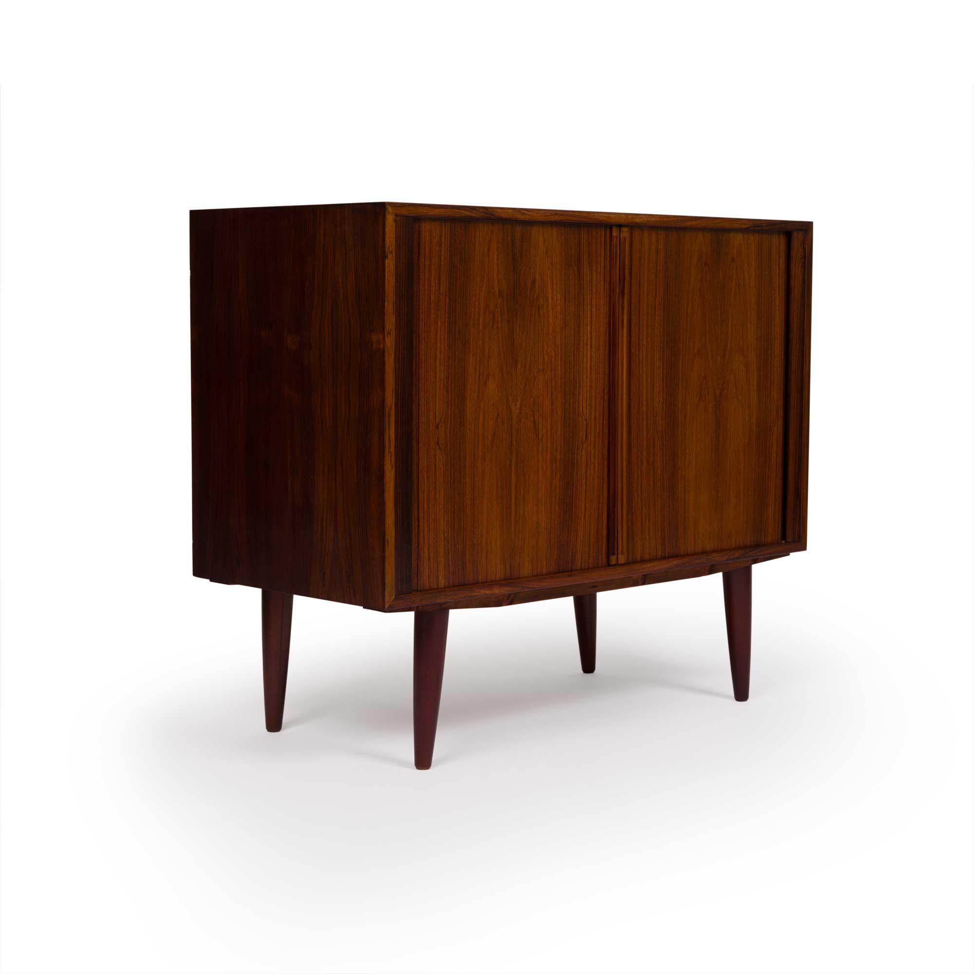 Kai Kristensen Rosewood Tambour Door Cabinet Sideboard / Media Cabinet Bon état - En vente à Emeryville, CA