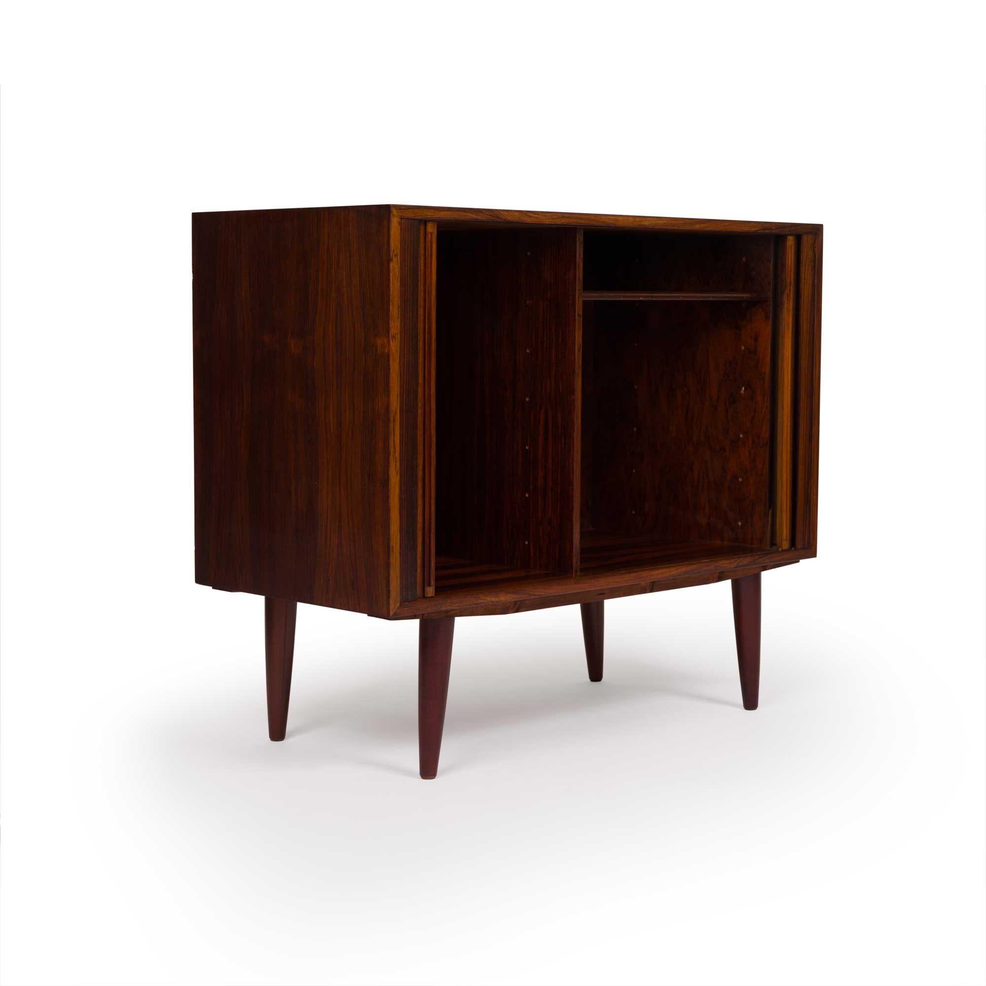 Bois de rose Kai Kristensen Rosewood Tambour Door Cabinet Sideboard / Media Cabinet en vente