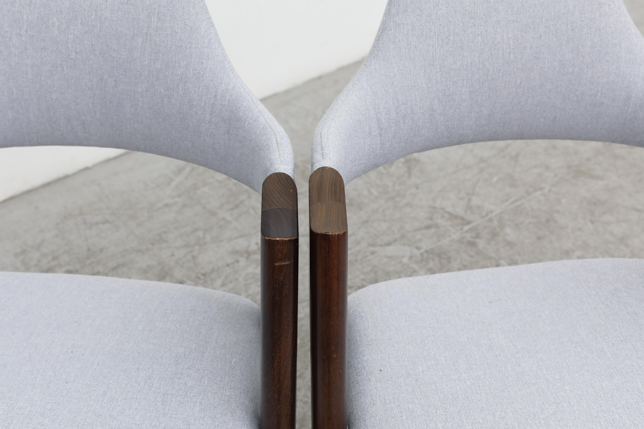 Kai Kristiansen Kompass-Stuhl mit Beinen aus Nussbaumholz und hellgrauer und blauer Polsterung 5