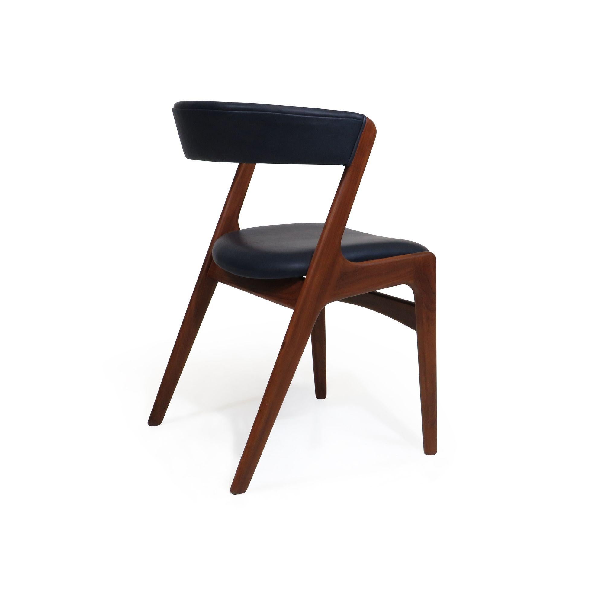 Kai Kristiansen Curved Back Dining Chairs in Navy Leather ( 80 chairs available) In Excellent Condition In Oakland, CA