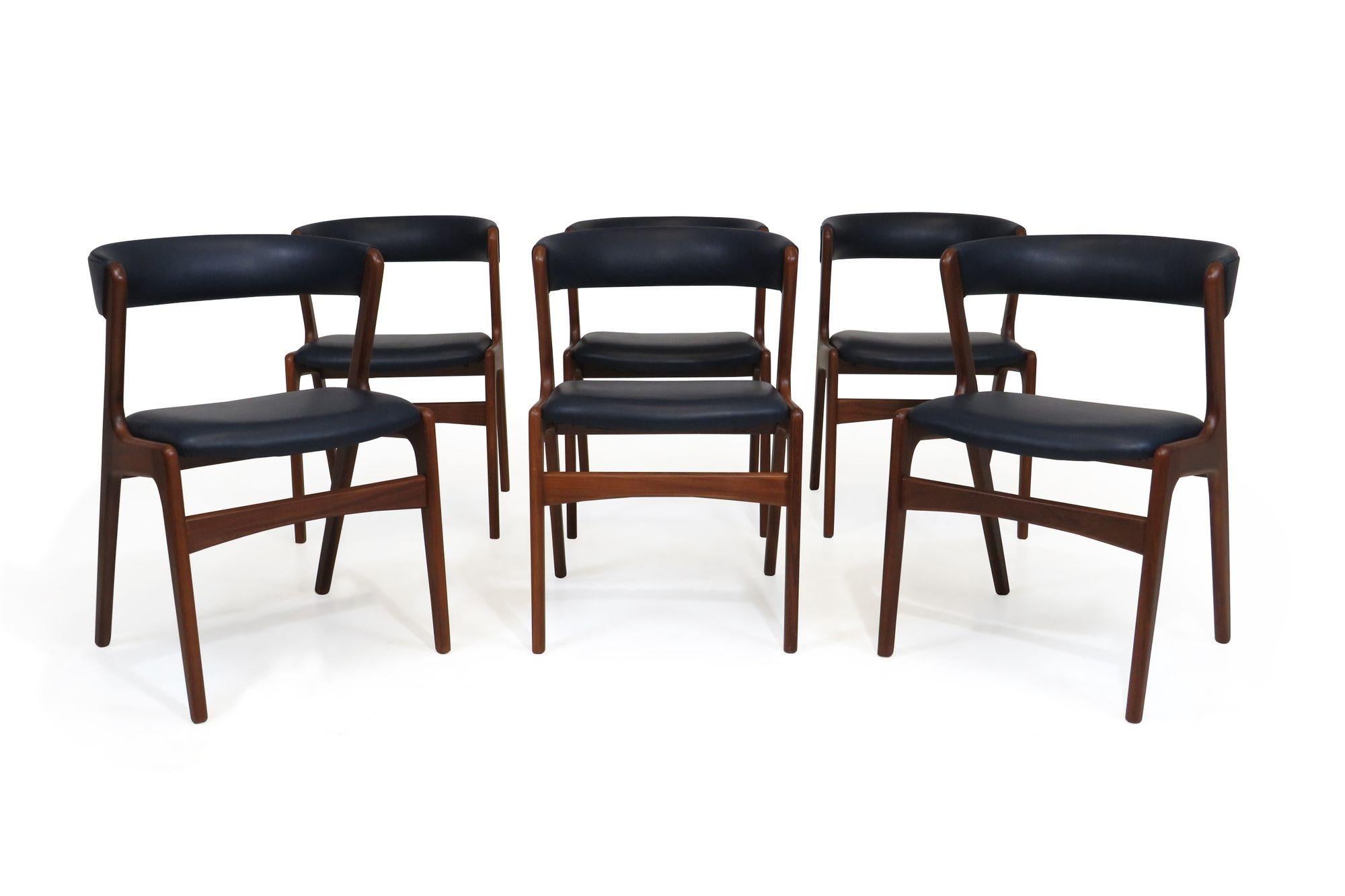 20th Century Kai Kristiansen Curved Back Dining Chairs in Navy Leather ( 80 chairs available)
