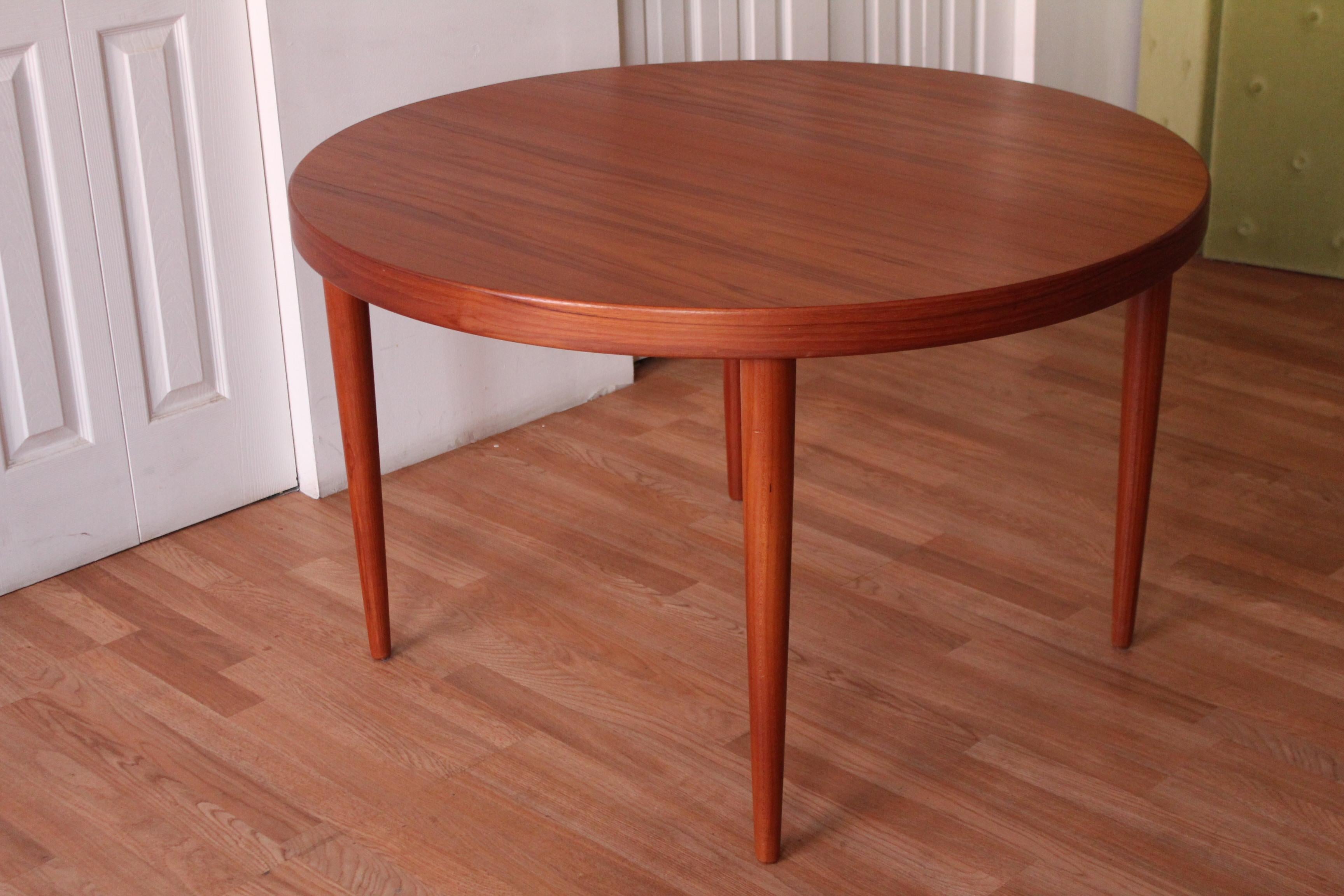 Kai Kristiansen Danish Modern Dining Table and Eight Chairs In Good Condition In Chicago, IL