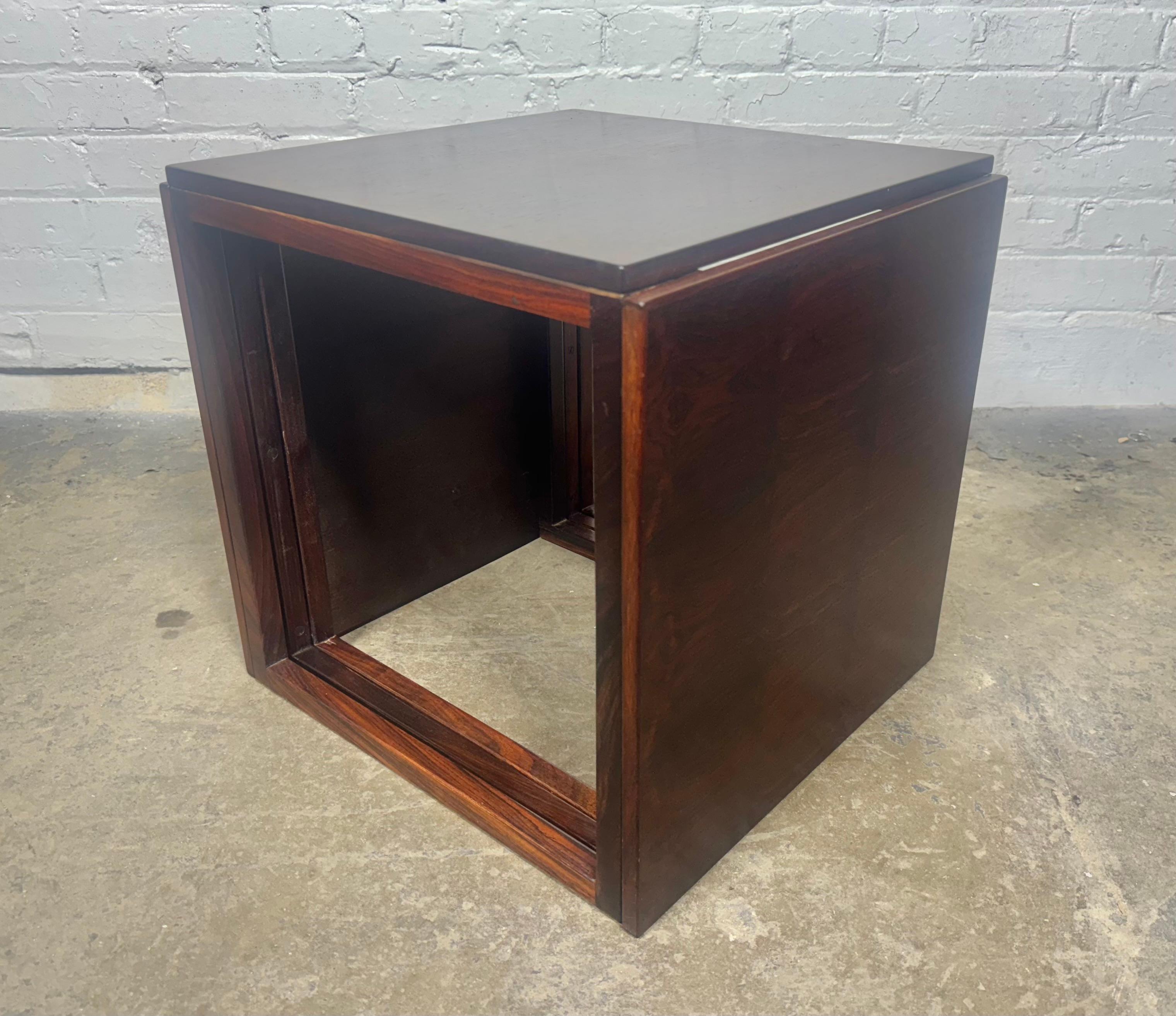 Kai Kristiansen  Danish Modern Rosewood Interlocking Cube Trio Nesting Tables In Good Condition For Sale In Buffalo, NY