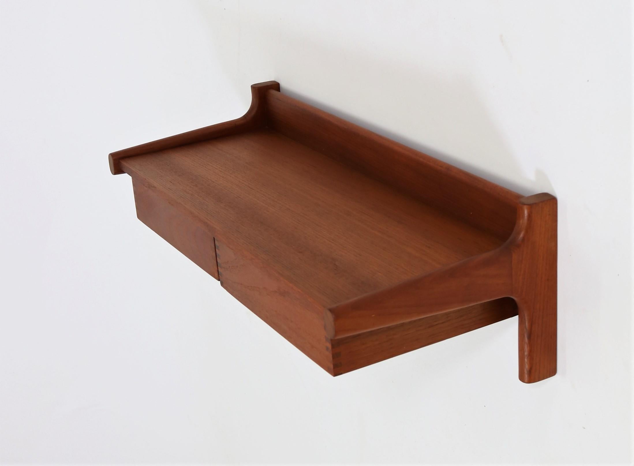 Stylish Mid-Century Modern design by Kai Kristiansen for Dyrlund. Wall-mounted shelf with two drawers. The console features a simple design with well crafted exposed finger joints. Rare piece of original Danish design from the early 1960s.