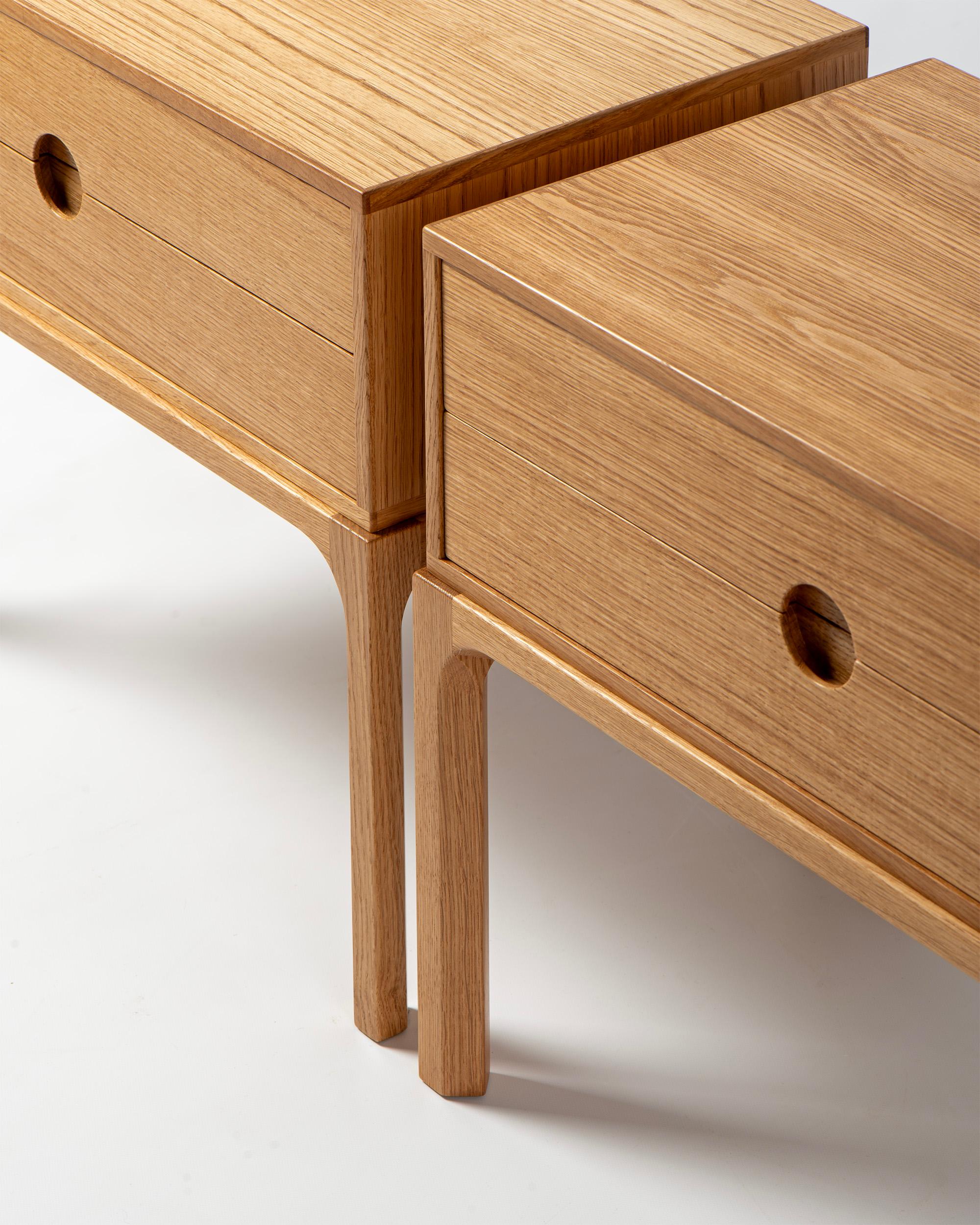 Kai Kristiansen - Comodini Entre

Una coppia di comodini in nuova edizione del designer danese Kai Kristiansen. Prodotte per la prima volta negli anni '50, queste nuove edizioni sono state realizzate su licenza secondo gli stessi elevati standard in