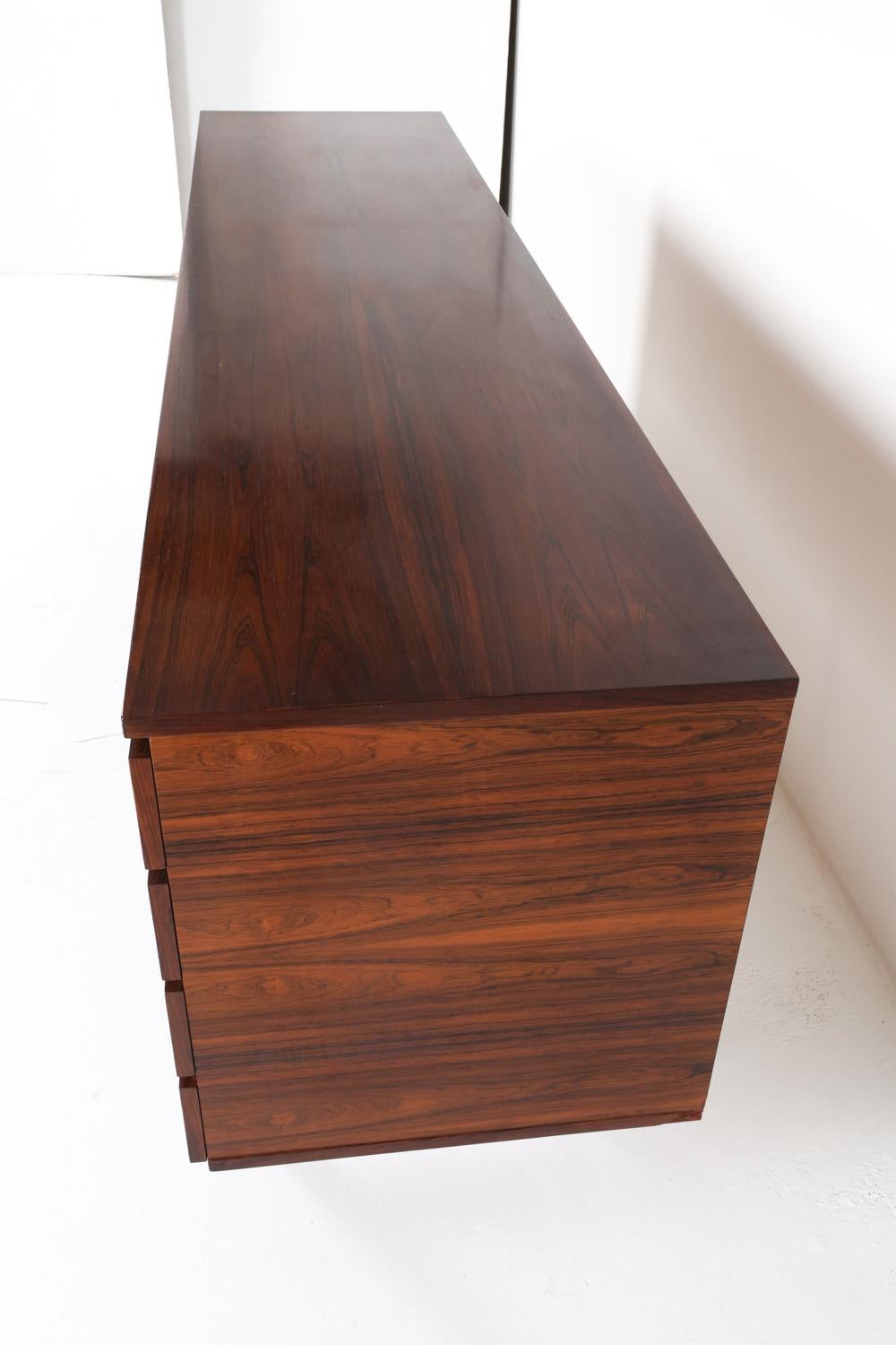 Credenza in palissandro danese di Kai Kristiansen, anni '60 circa in vendita 4