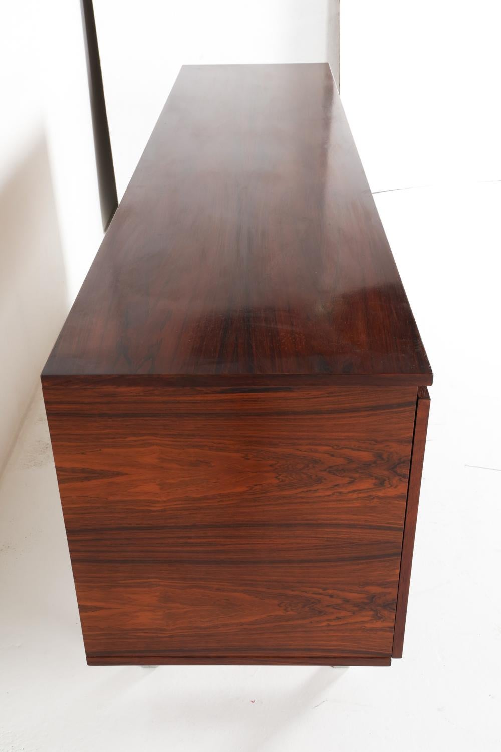 Credenza in palissandro danese di Kai Kristiansen, anni '60 circa in vendita 6