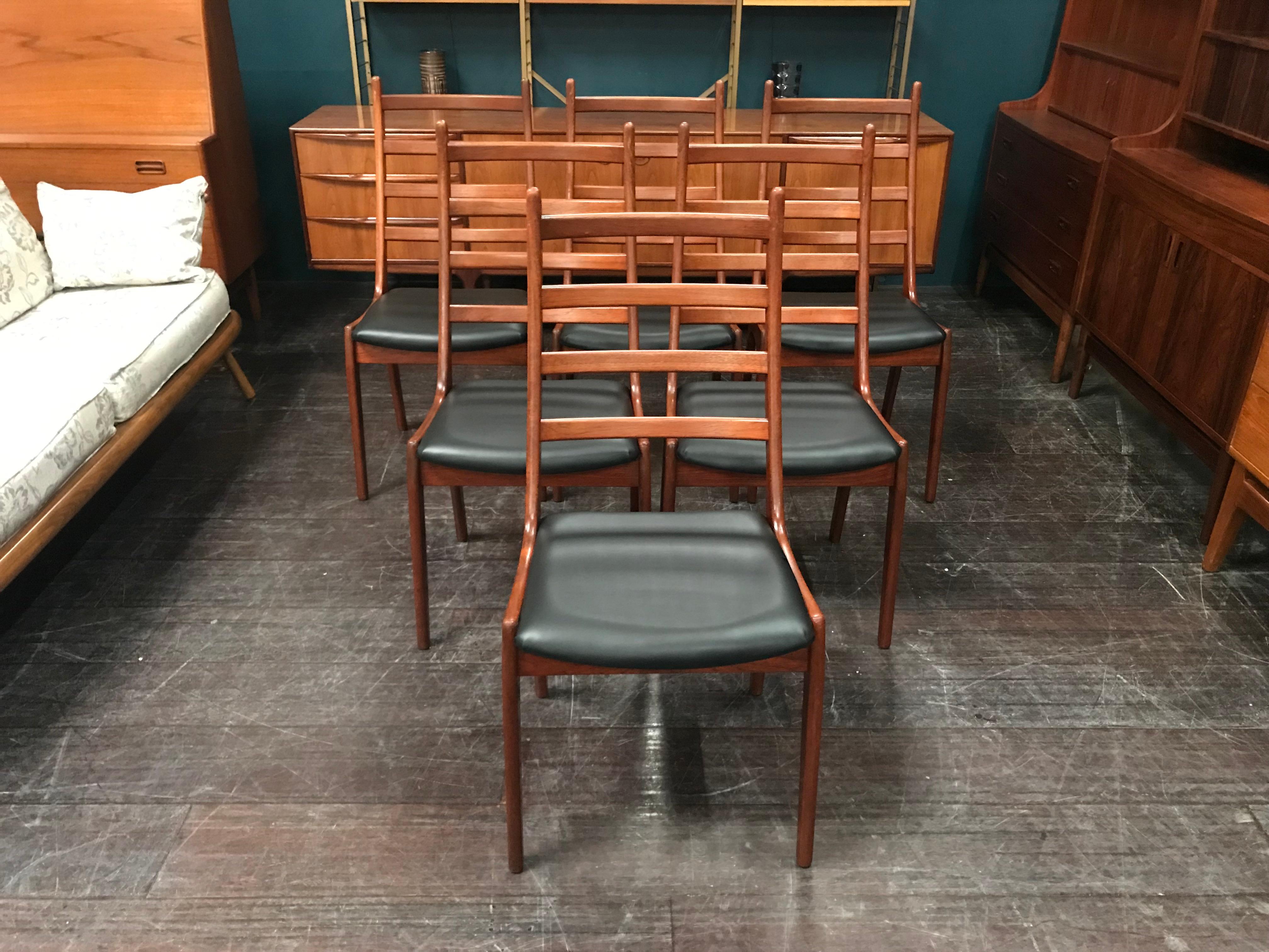 Mid-Century Modern Kai Kristiansen Danish Teak Dining Chairs with Black Vinyl Seat Pads, Set of 6 For Sale
