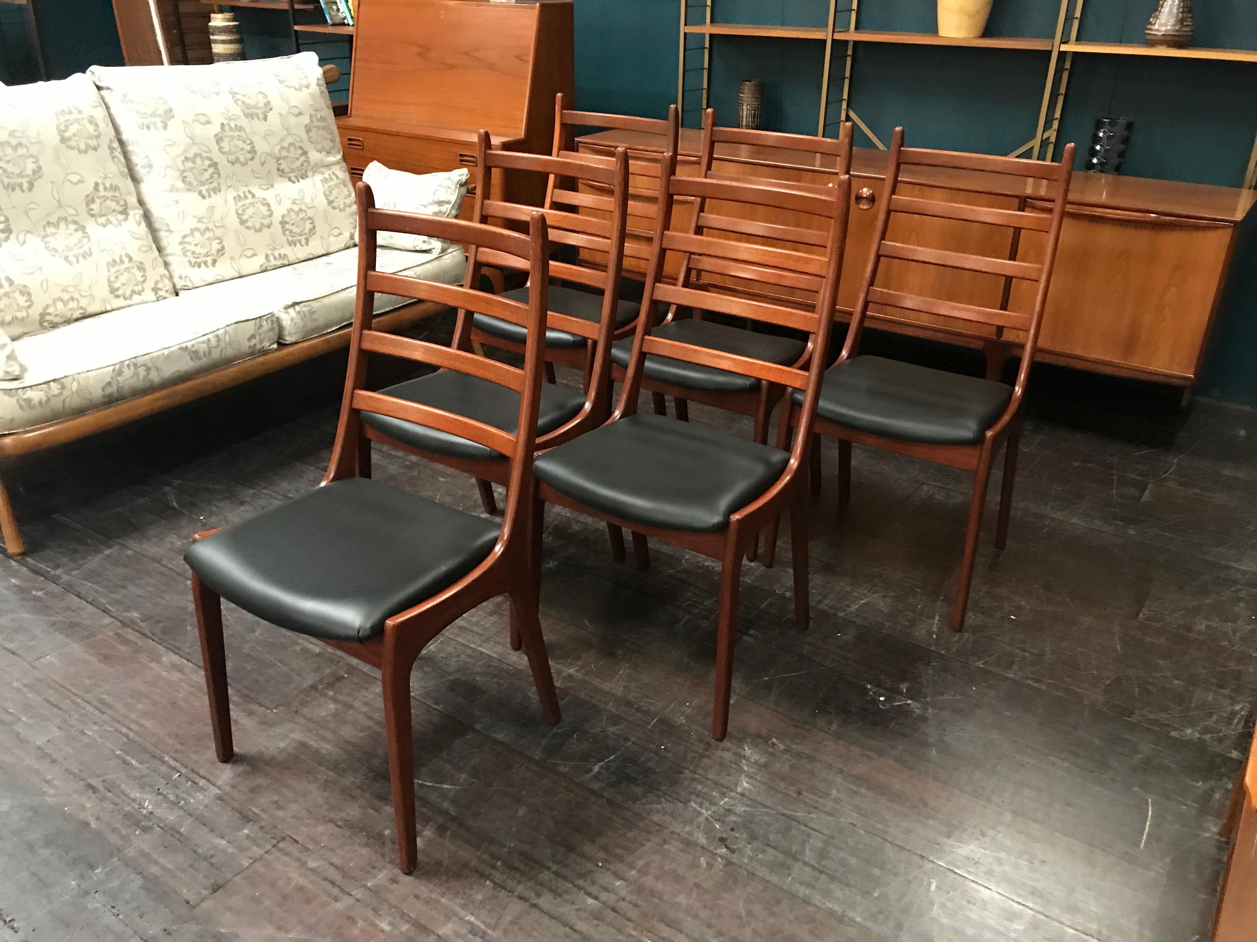 20th Century Kai Kristiansen Danish Teak Dining Chairs with Black Vinyl Seat Pads, Set of 6 For Sale