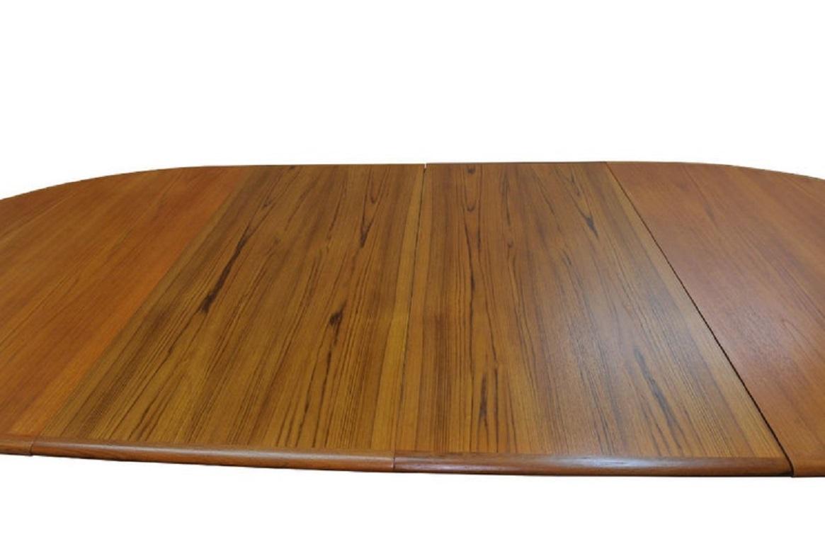 Kai Kristiansen designed Teak Extending Oval Dining Table for Skovmand Andersen In Good Condition For Sale In High Wycombe, Buckinghamshire